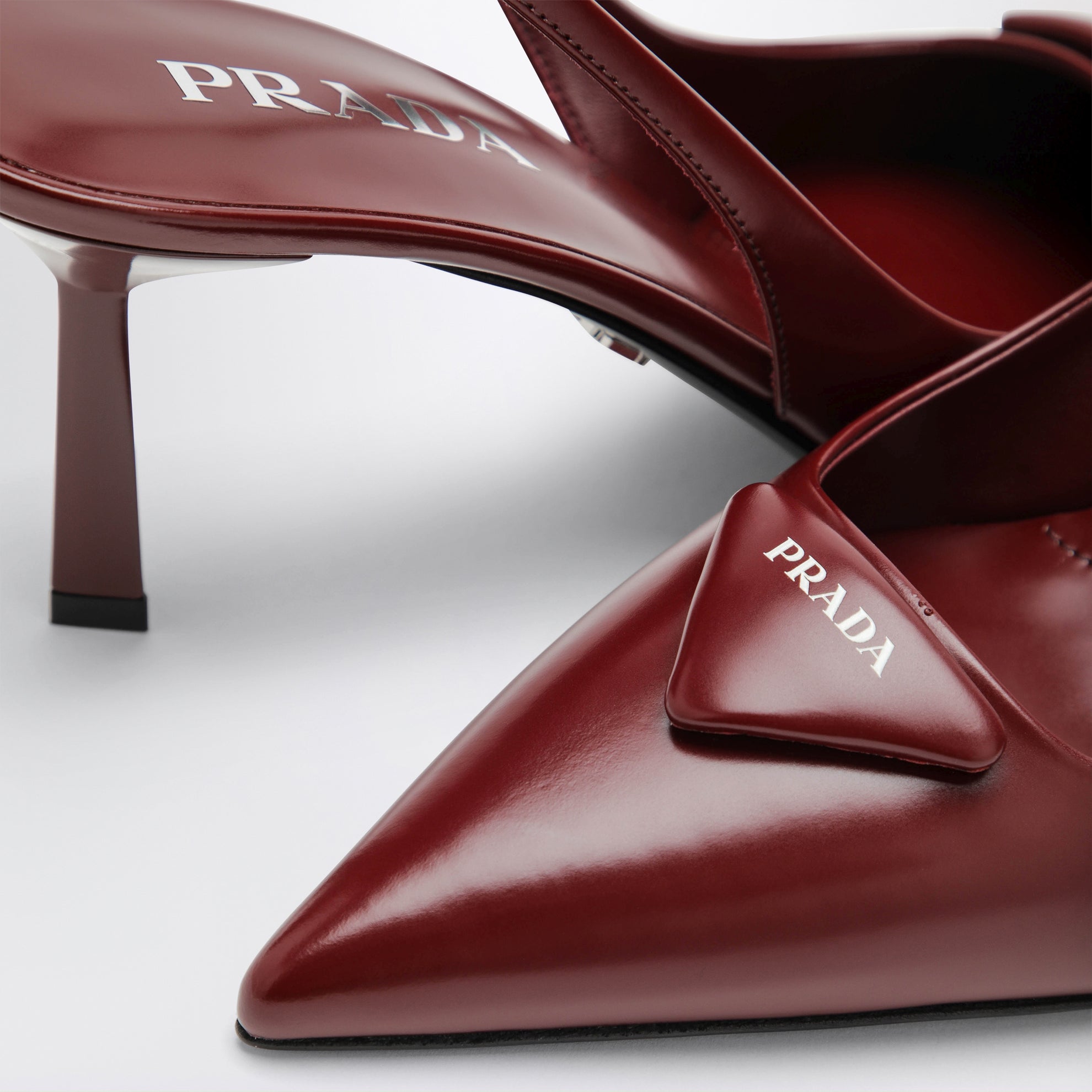 Décolleté slingback in pelle spazzolata color porpora