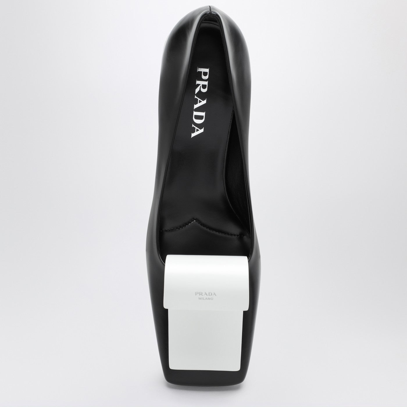 Décolleté en cuir noir et blanc