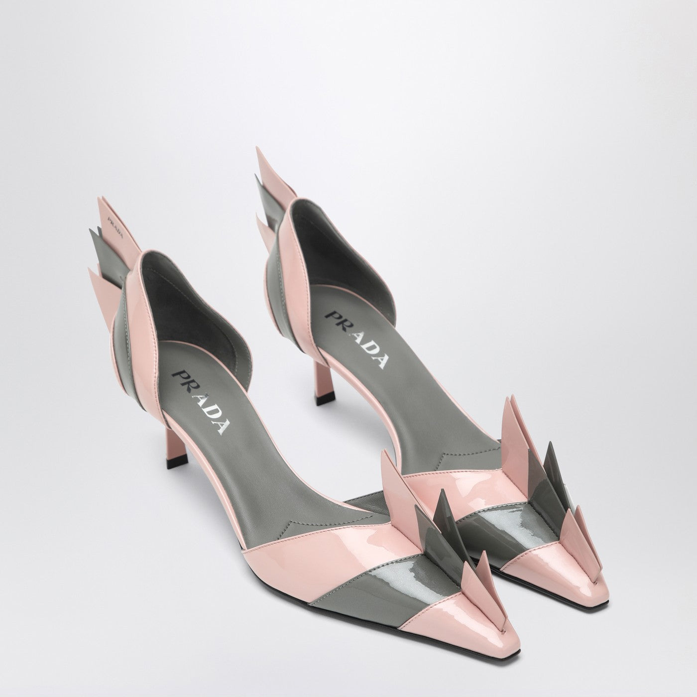 Patent leather pumps in Orchid/Steel