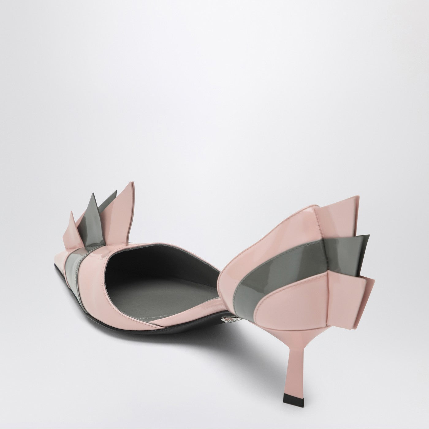 Patent leather pumps in Orchid/Steel