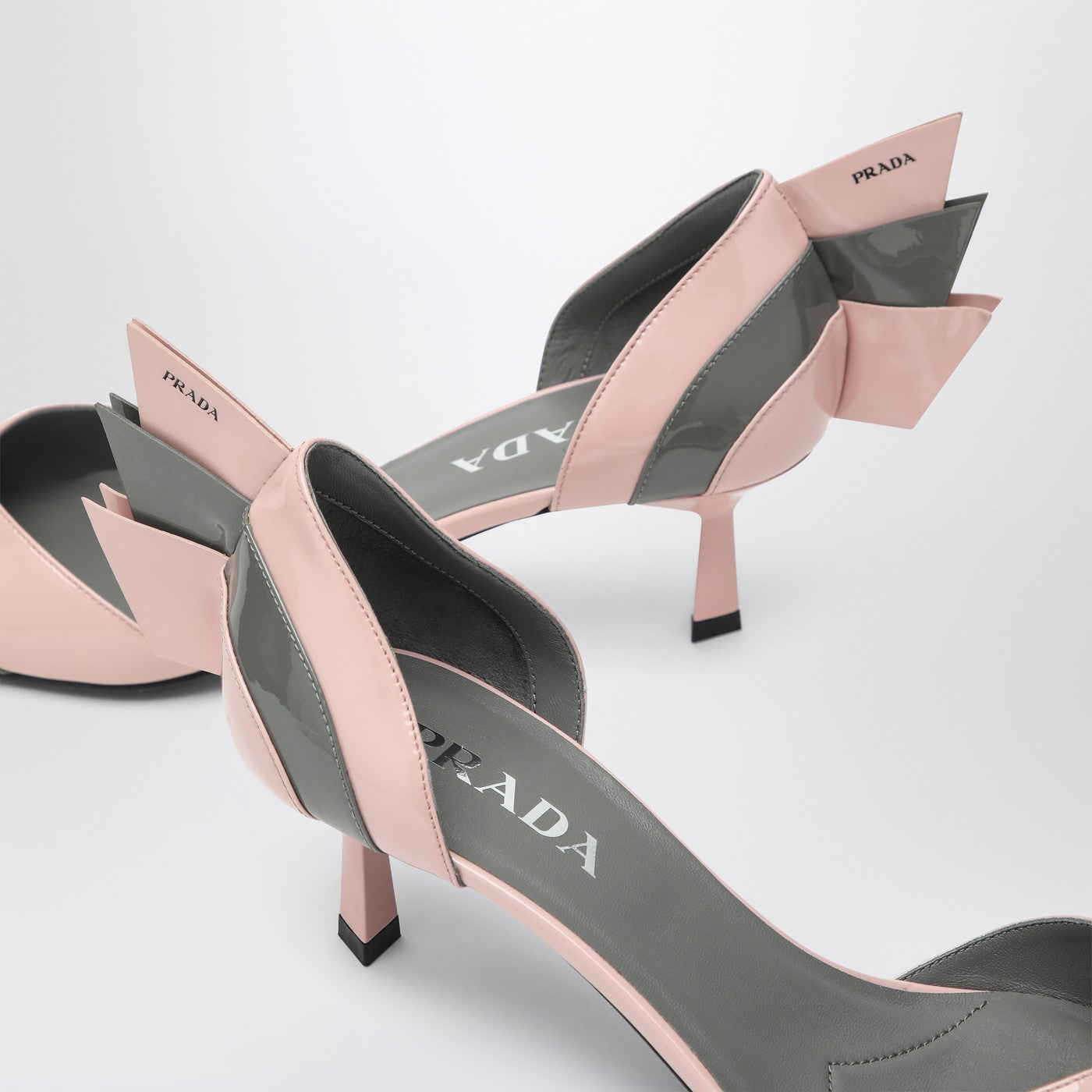 Patent leather pumps in Orchid/Steel