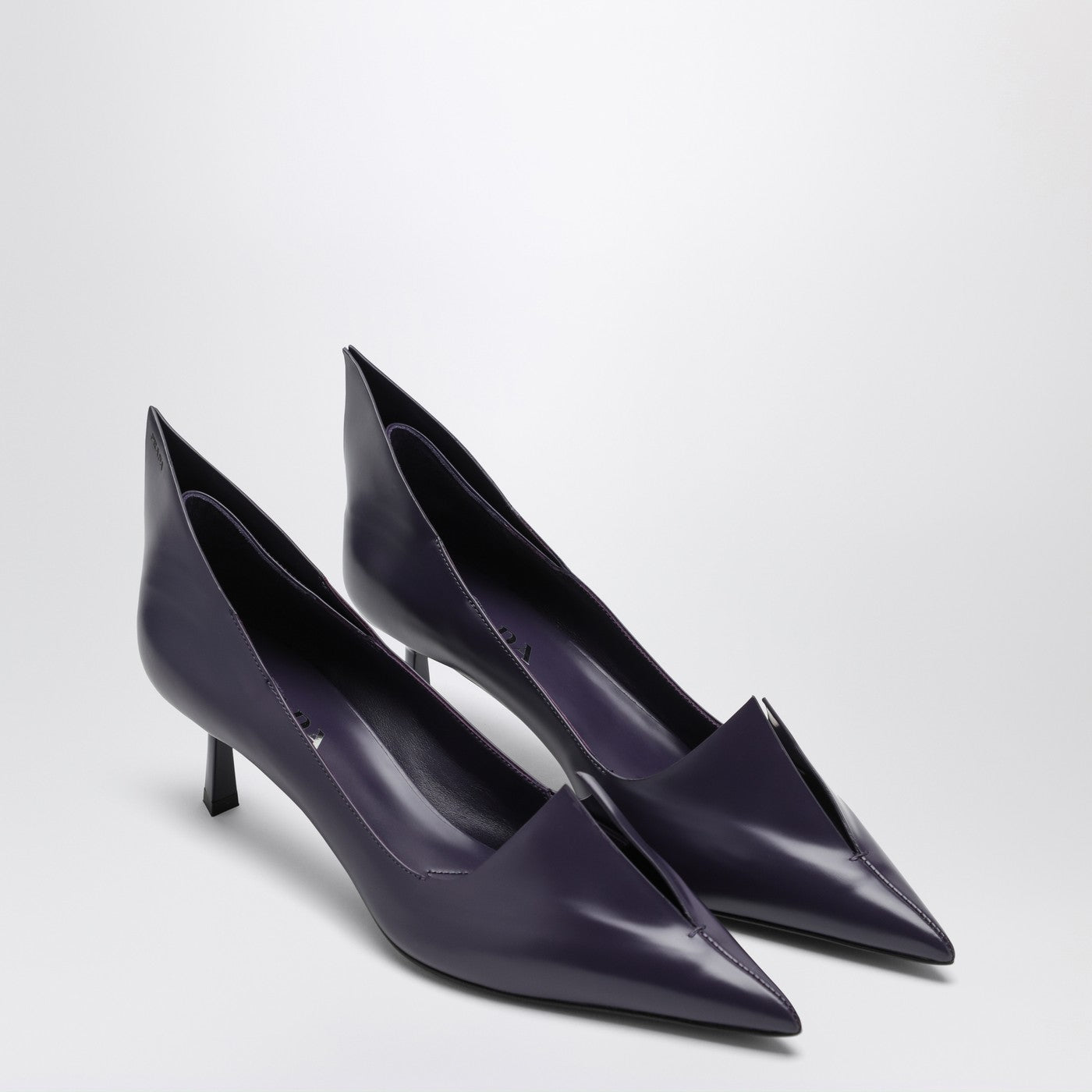 Purple brushed leather décolleté
