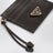 Porte-cartes en cuir couleur Marron foncé avec logo triangle