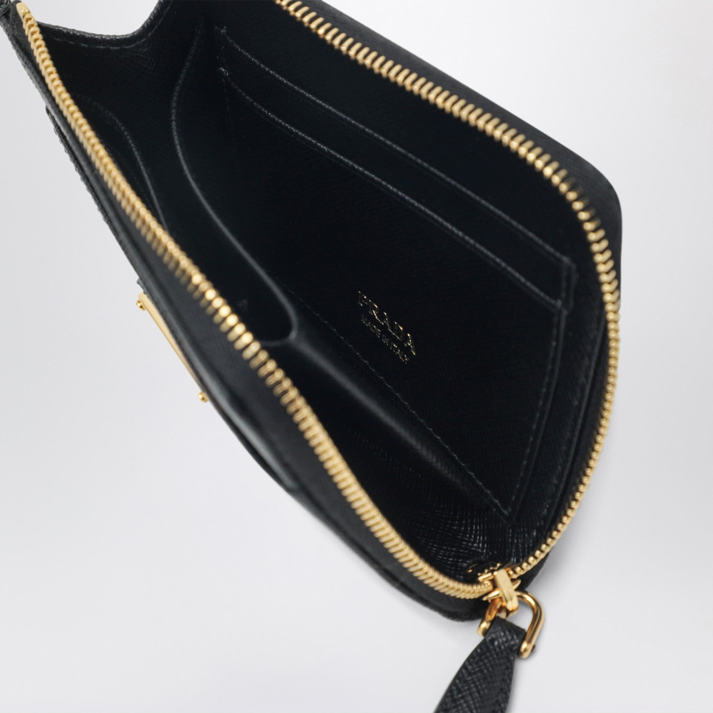 Kleines schwarzes Zip-around-Portemonnaie aus Saffiano-Leder