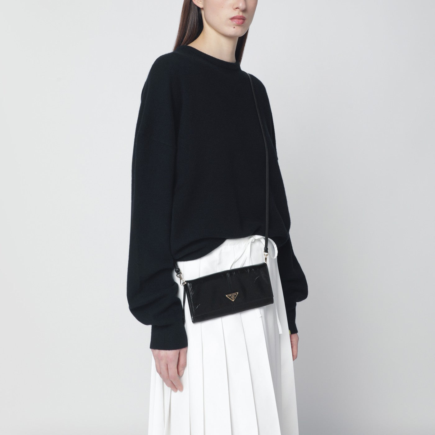 Portafoglio con tracolla in pelle nero