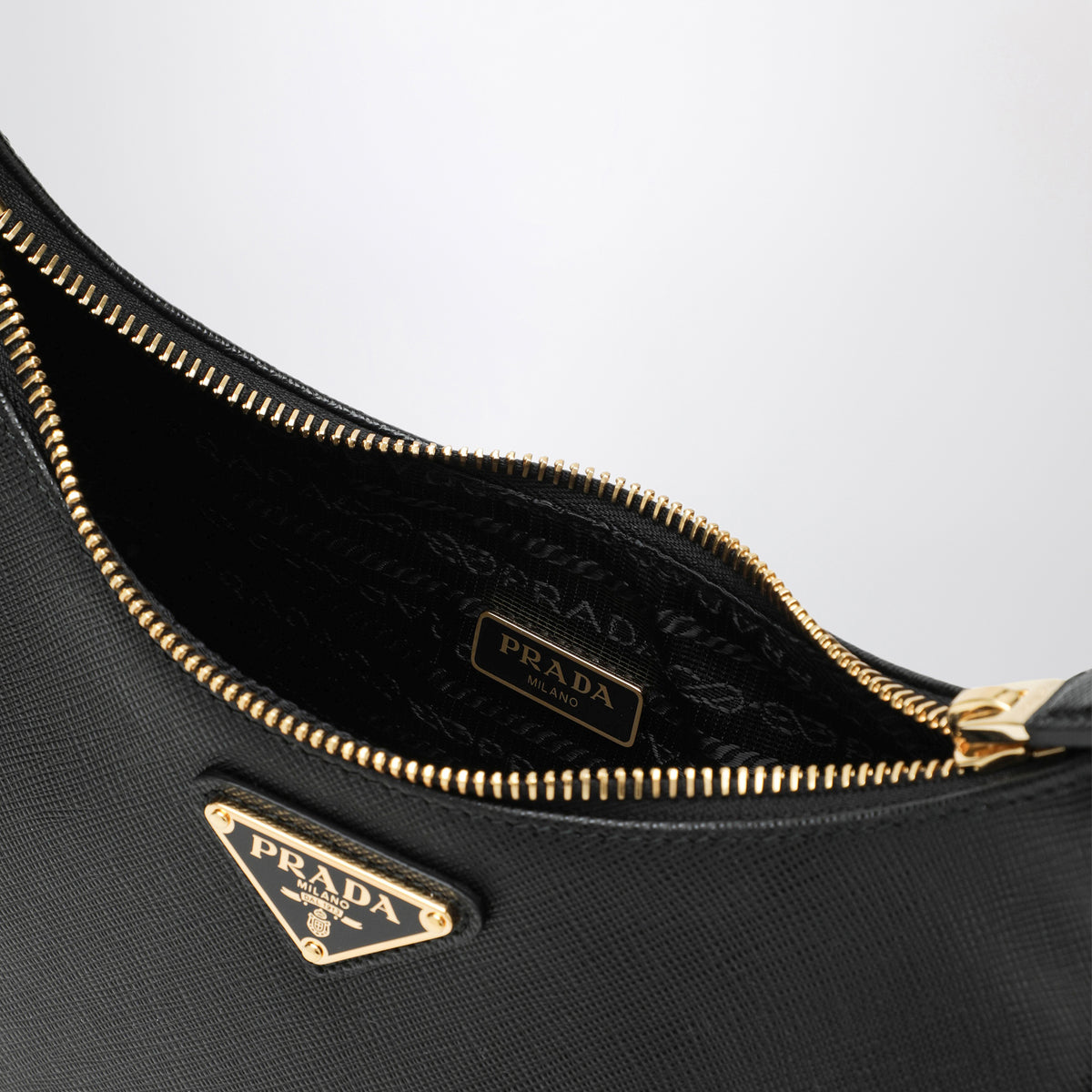 Re-Edition 2005 Mini Bag in Black Saffiano Leather