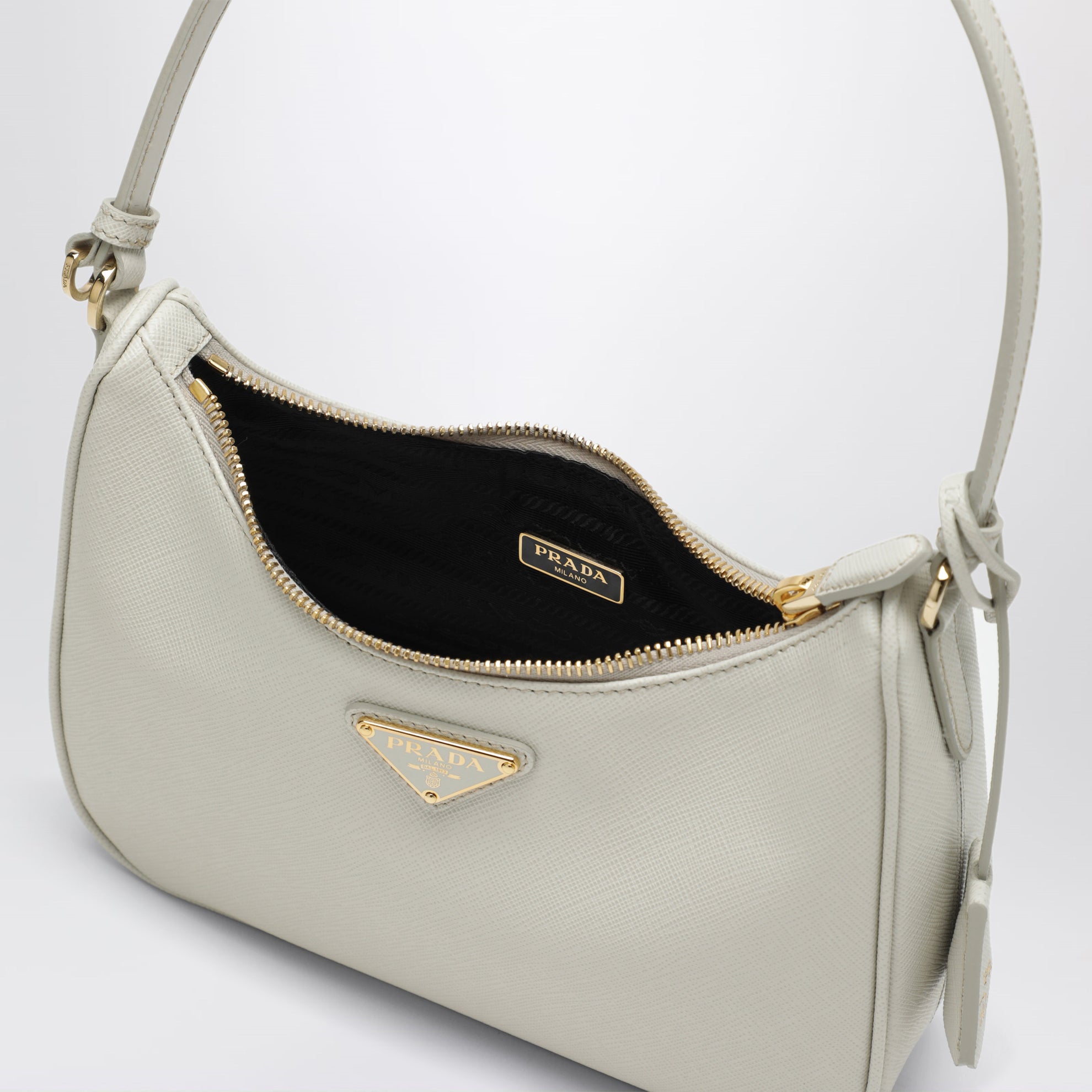 Mini borsa Prada Re-Edition 2005 in Saffiano color talco