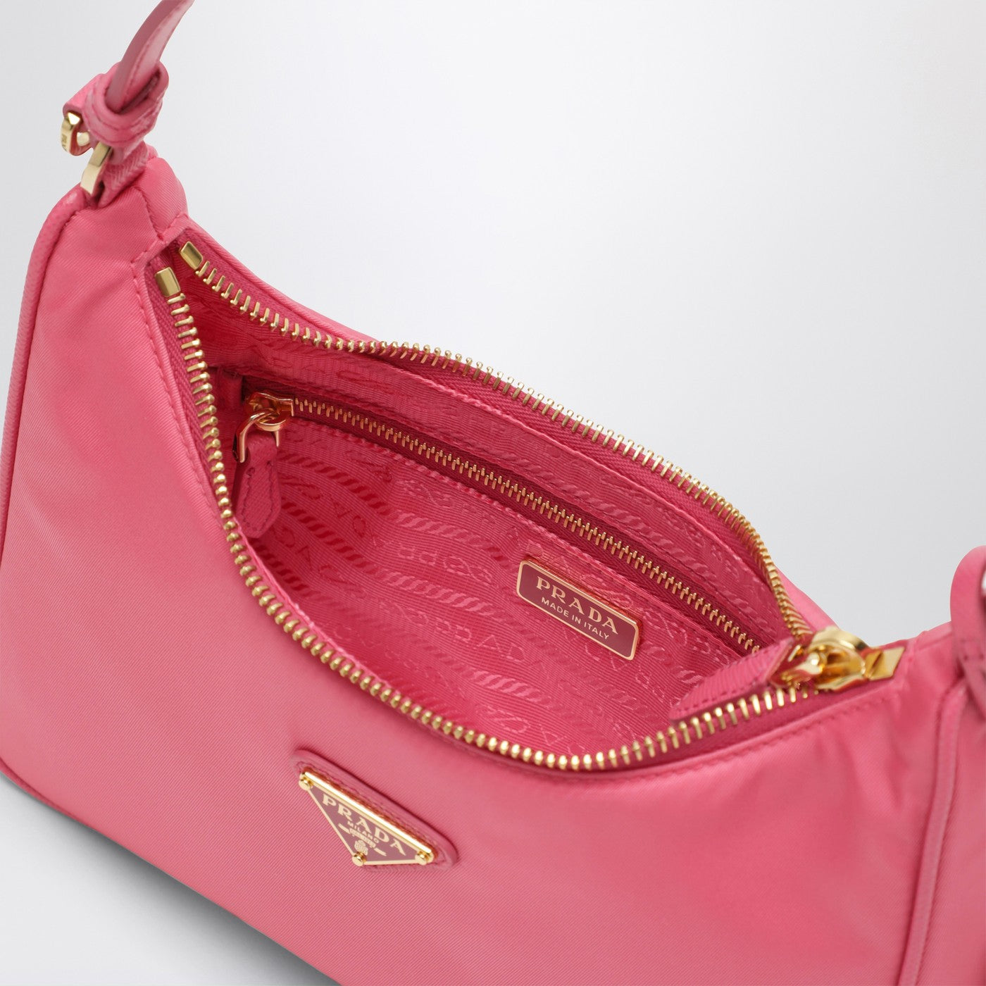 PRADA バッグ　ピンク　2005年購入　未使用　小さなシミあり Prada Prada Re-Edition 2005 mini bag in pink Re-Nylon and Saffiano
