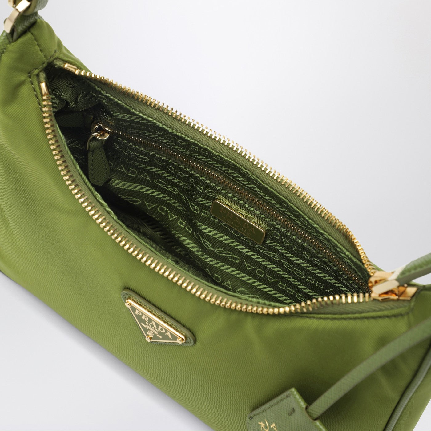 Mini sac Re-Edition 2005 en Re-Nylon et Saffiano lierre