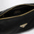 Pouch aus Re-Nylon mit Ledergriff in Schwarz