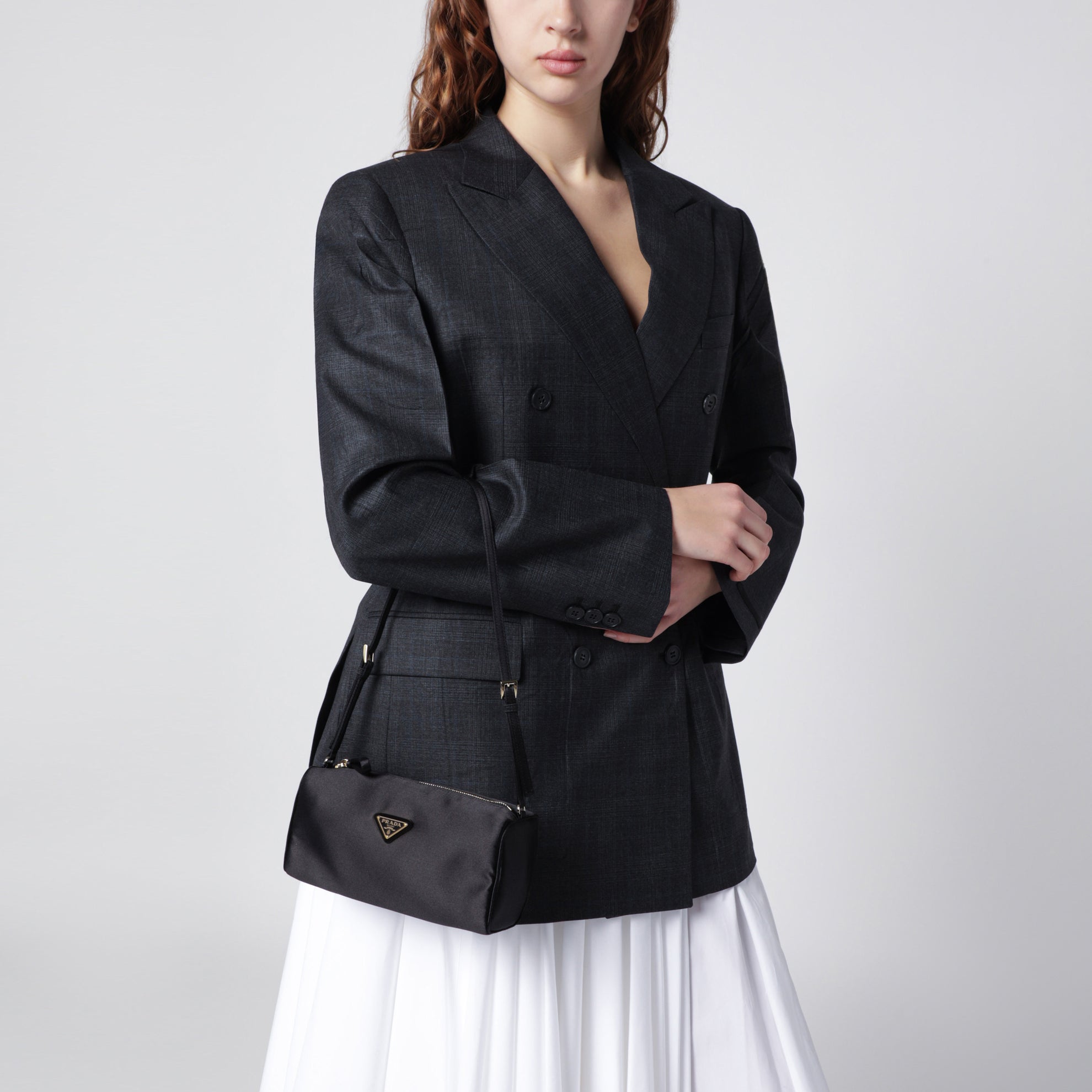 Pouch nera in raso