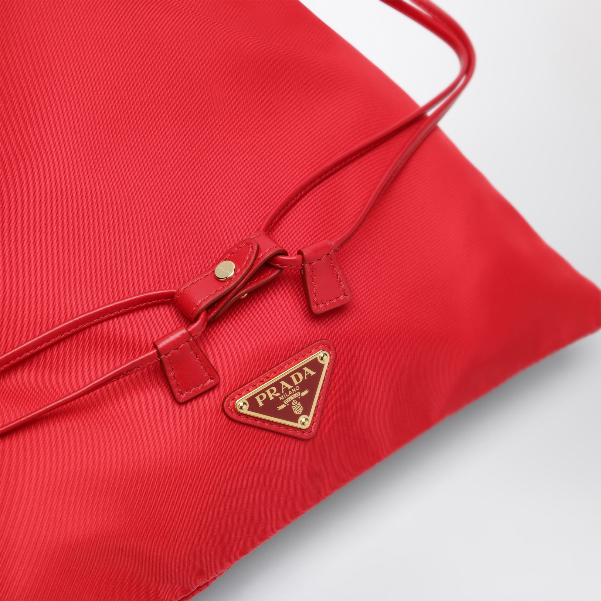 Pouch Prada Wish rossa in Re-Nylon
