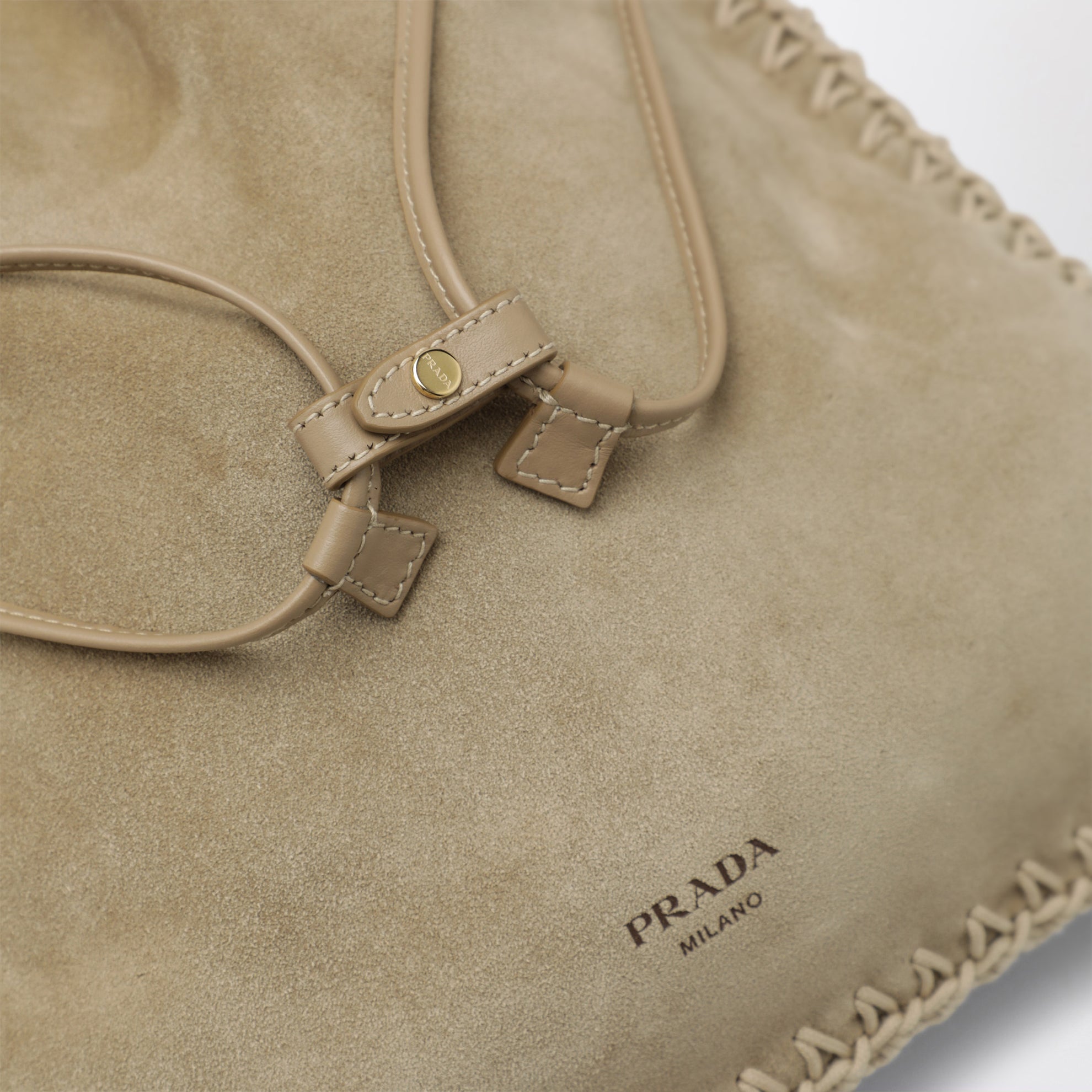 Pouch Prada Wish in pelle scamosciata color deserto