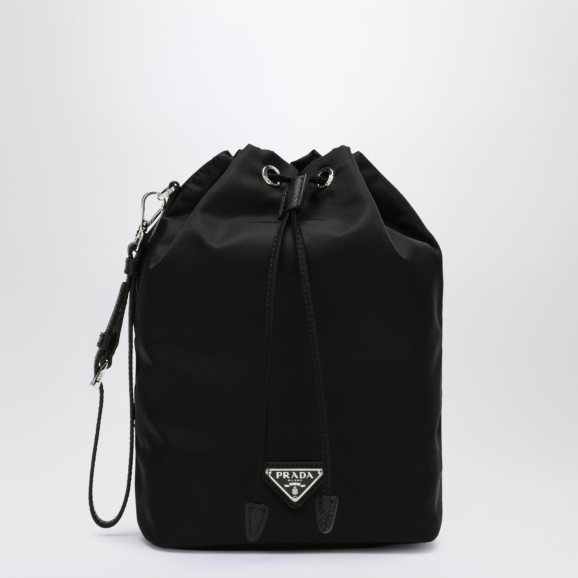 Pouch nera in Re-Nylon