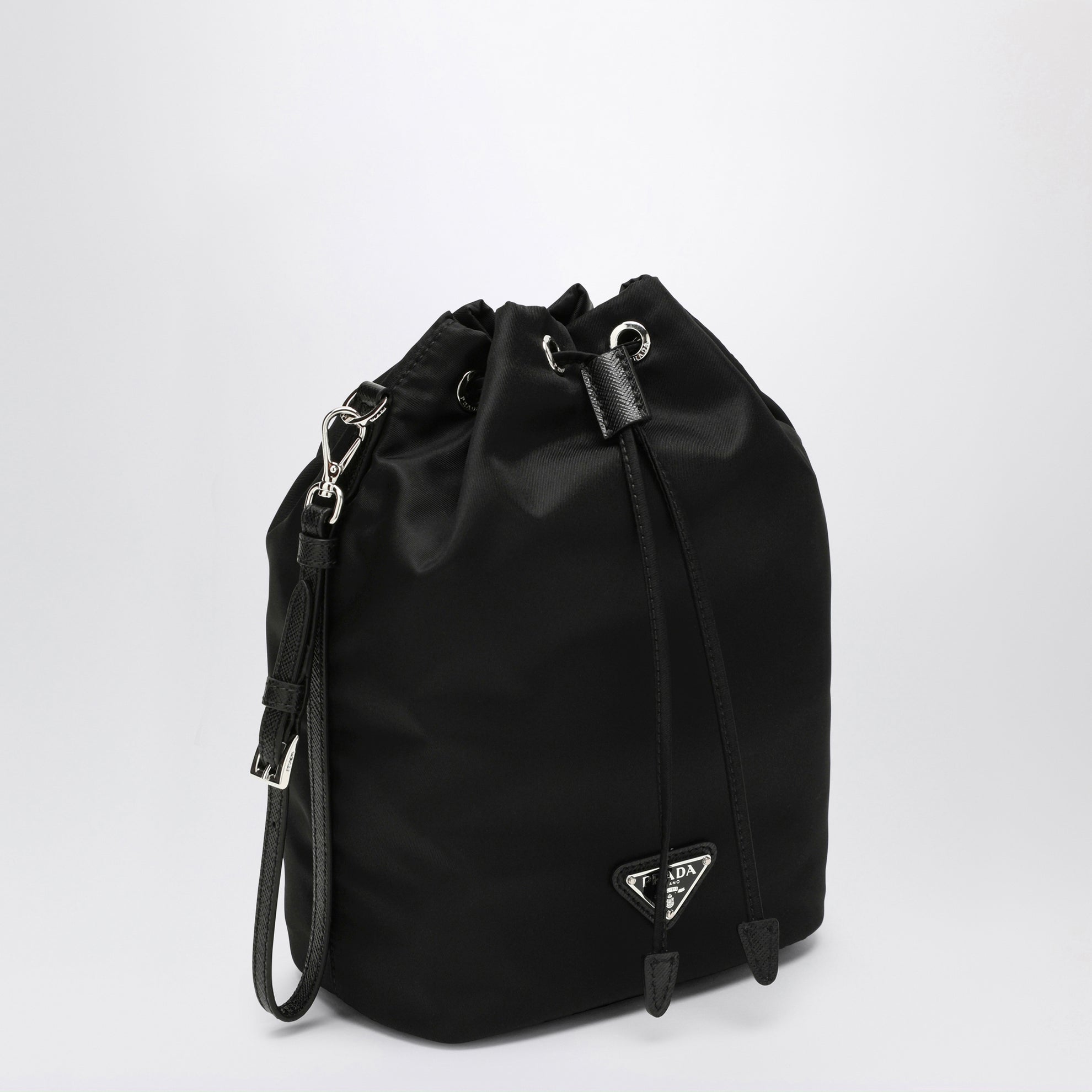 Pouch nera in Re-Nylon