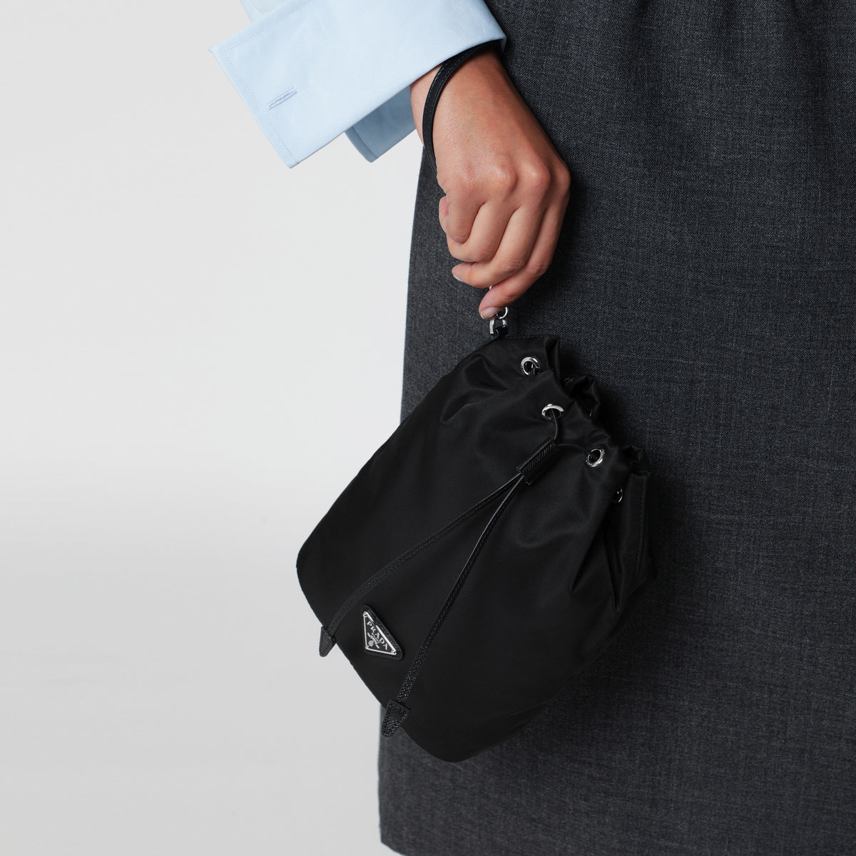 Pouch nera in Re-Nylon