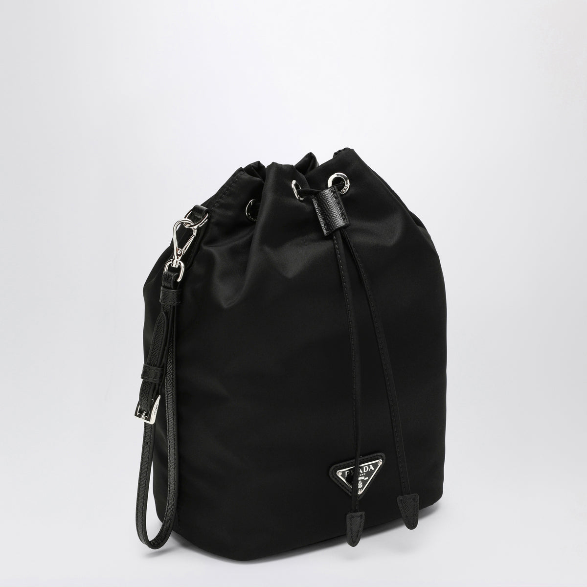 Pouch nera in Re-Nylon