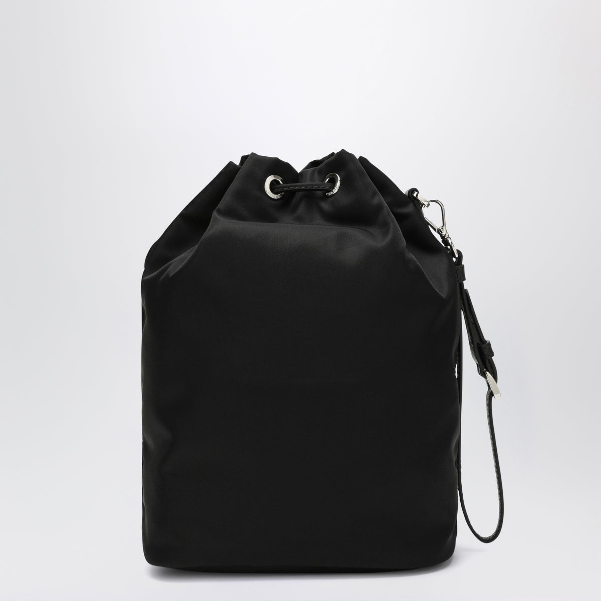 Pouch nera in Re-Nylon