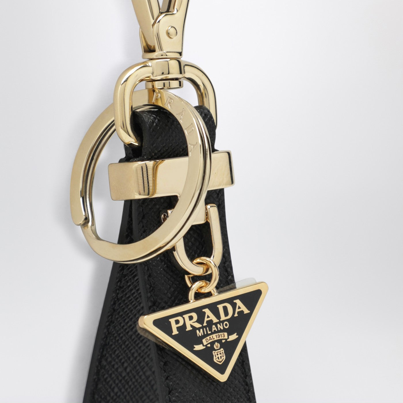 Porte-clés en cuir Saffiano noir avec logo triangle