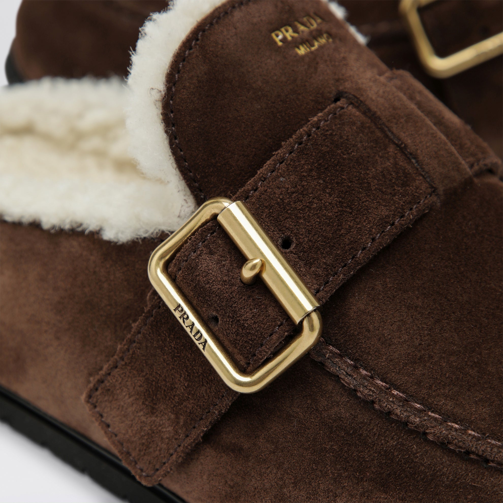 Clogs aus Moro-Veloursleder mit Shearling-Futter