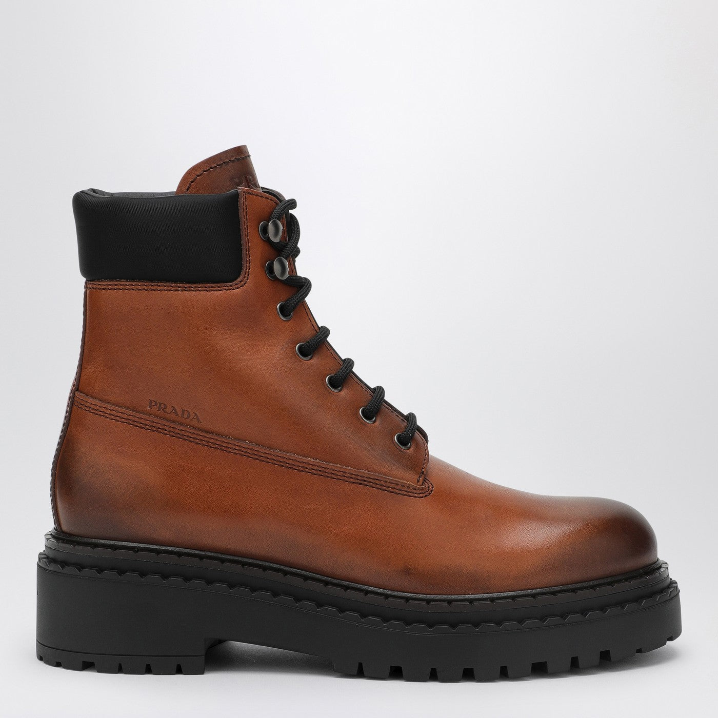 Stivaletti color cognac in pelle e Re-Nylon