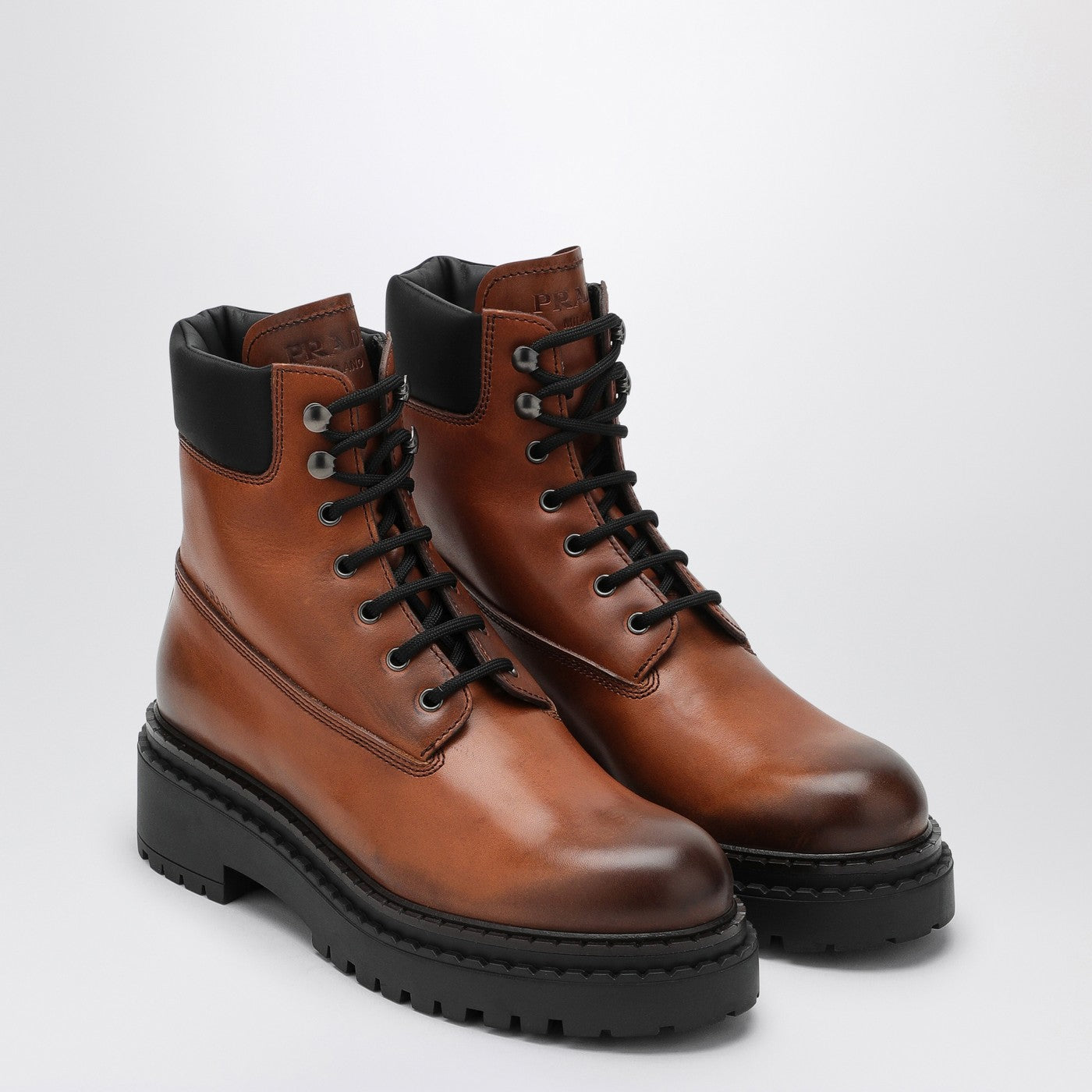 Stivaletti color cognac in pelle e Re-Nylon