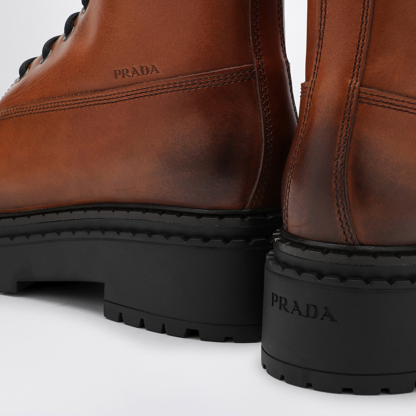 Stivaletti color cognac in pelle e Re-Nylon