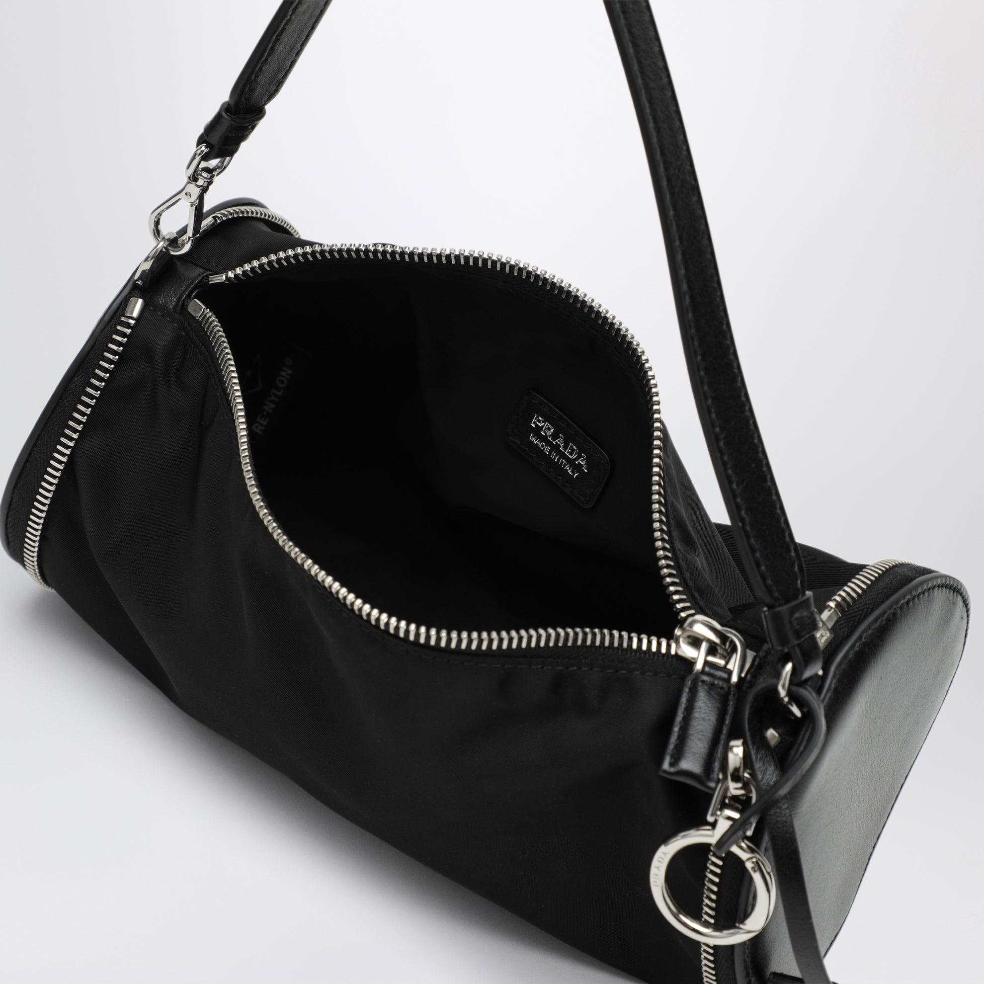 Mini-sac pliable noir en Re-Nylon et cuir