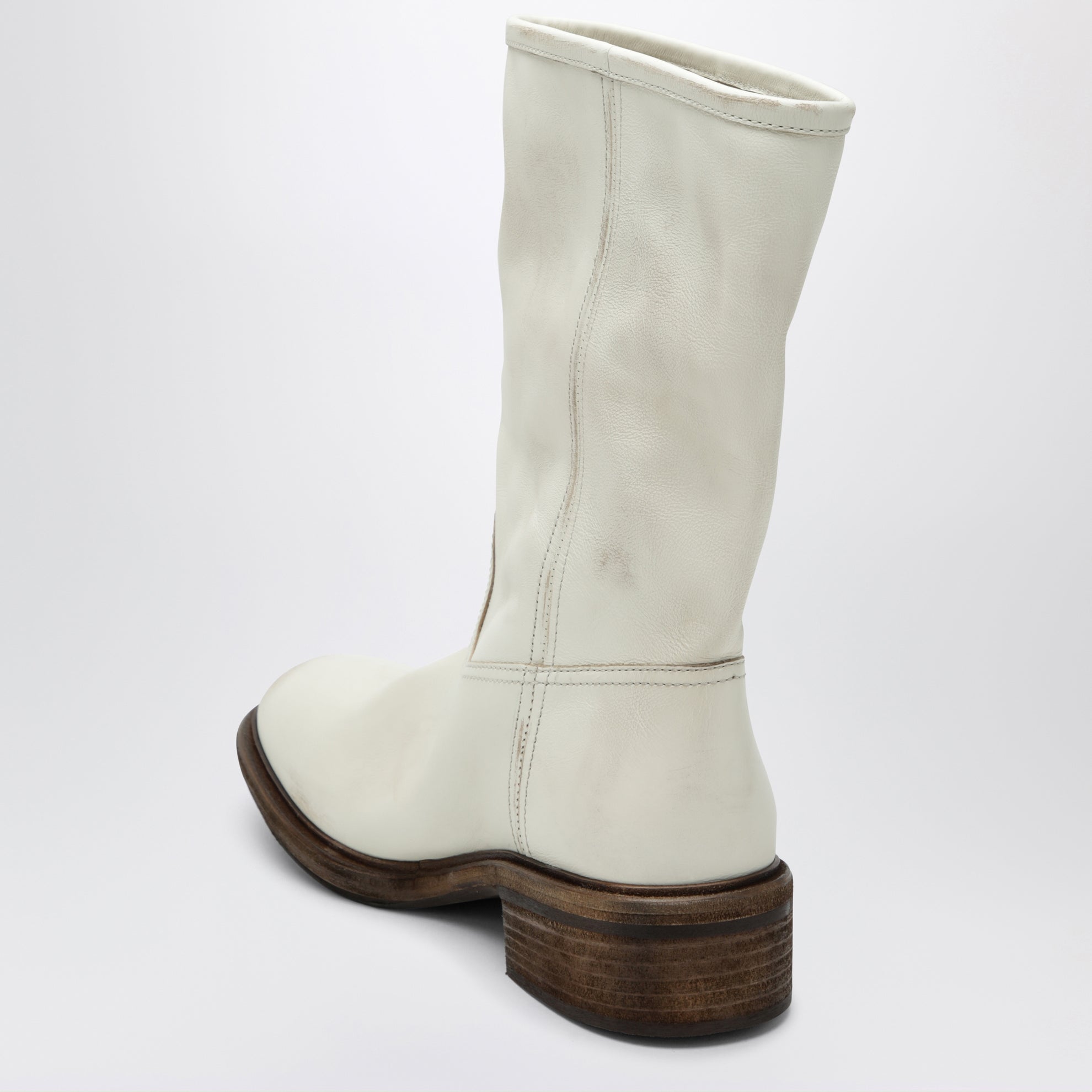 Bottes couleur talc en cuir effet vieilli