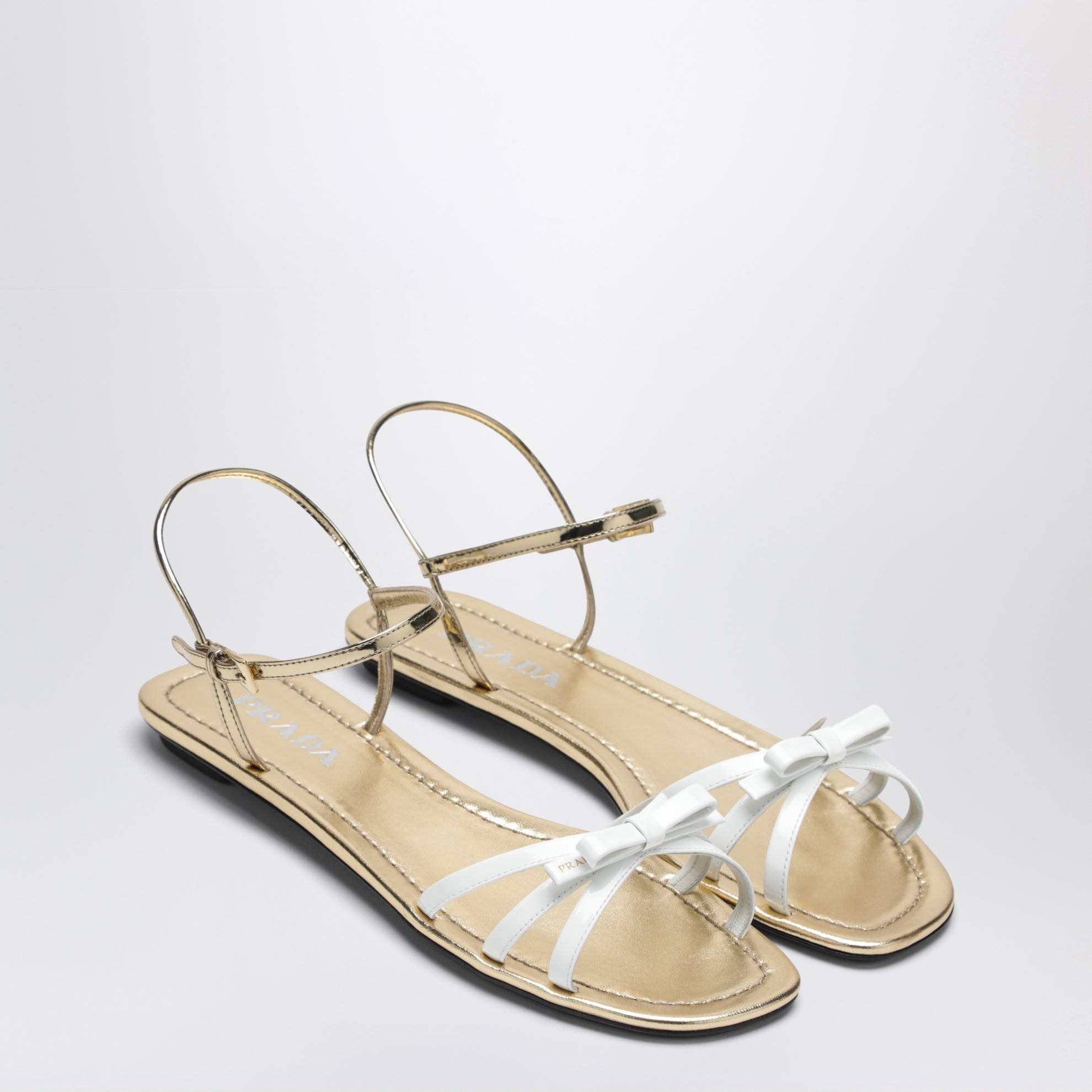 White and gold leather sandals with bow