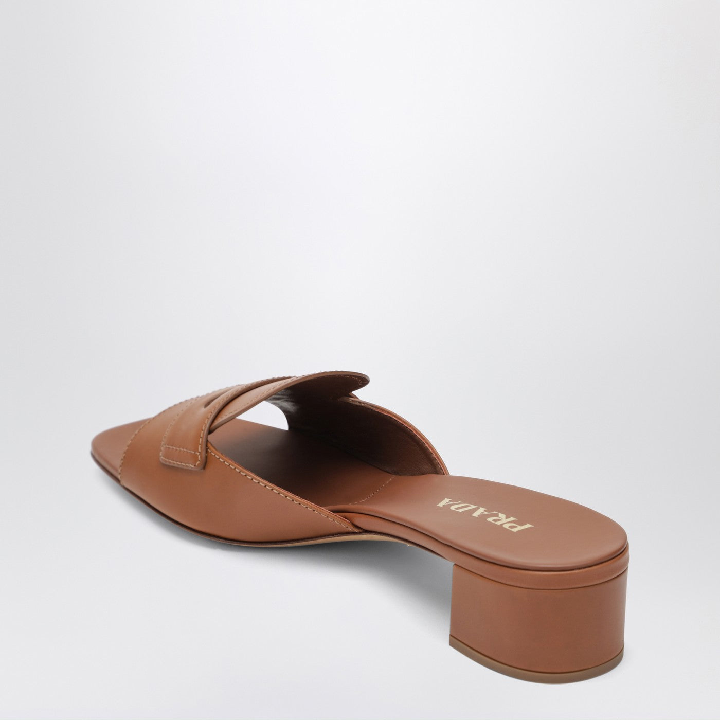 Sandali color cuoio in pelle