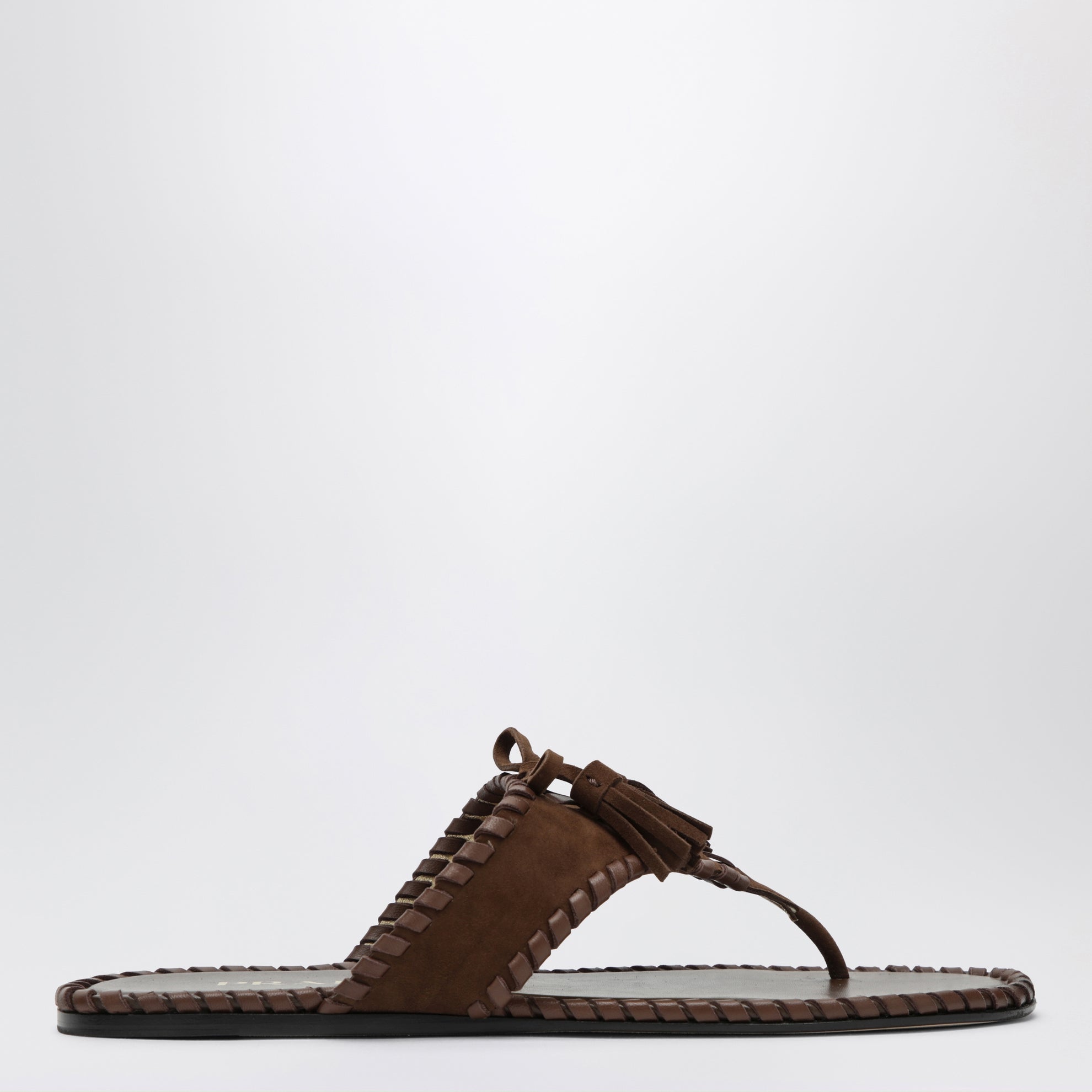 Tongs en daim et nappa avec pampilles
