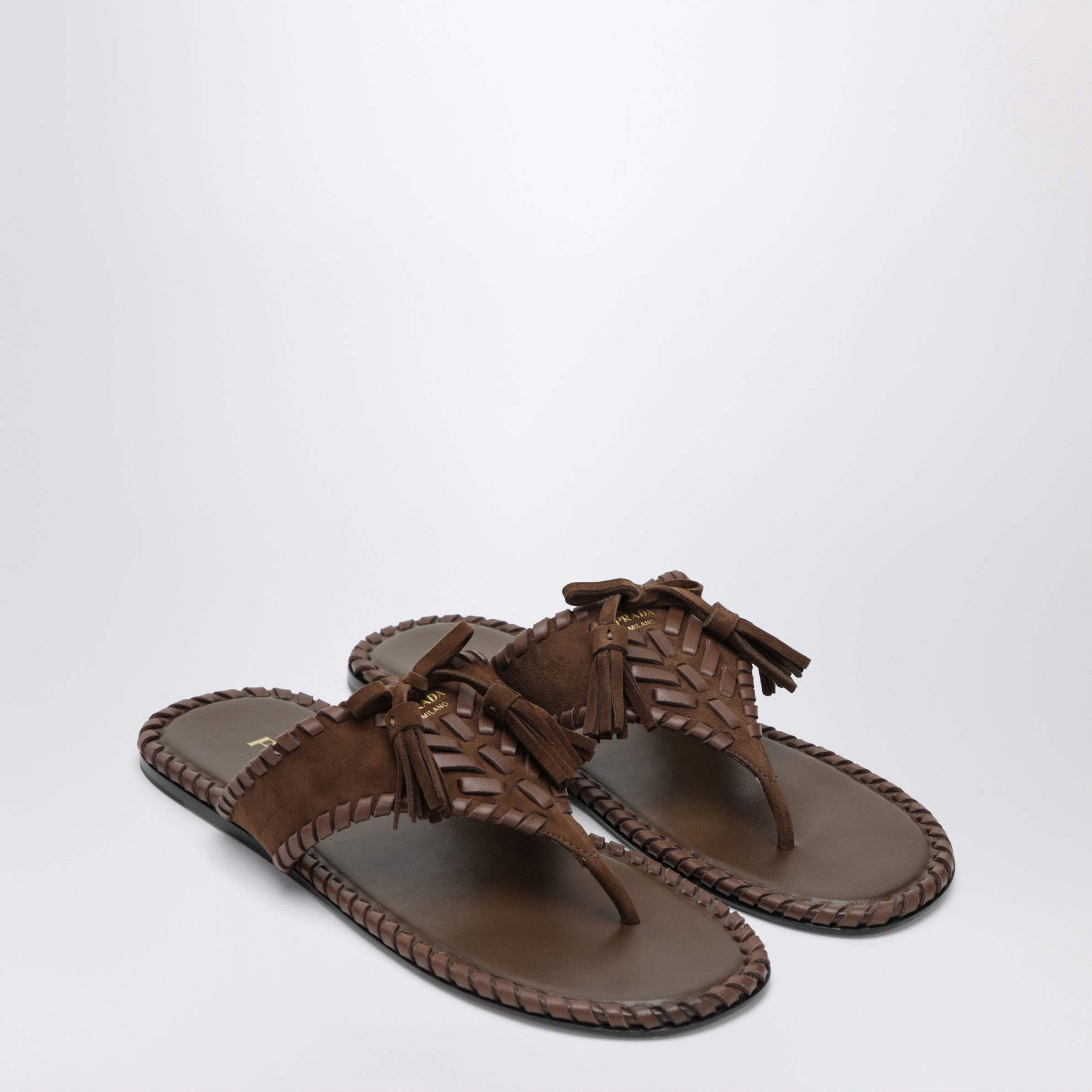 Tongs en daim et nappa avec pampilles