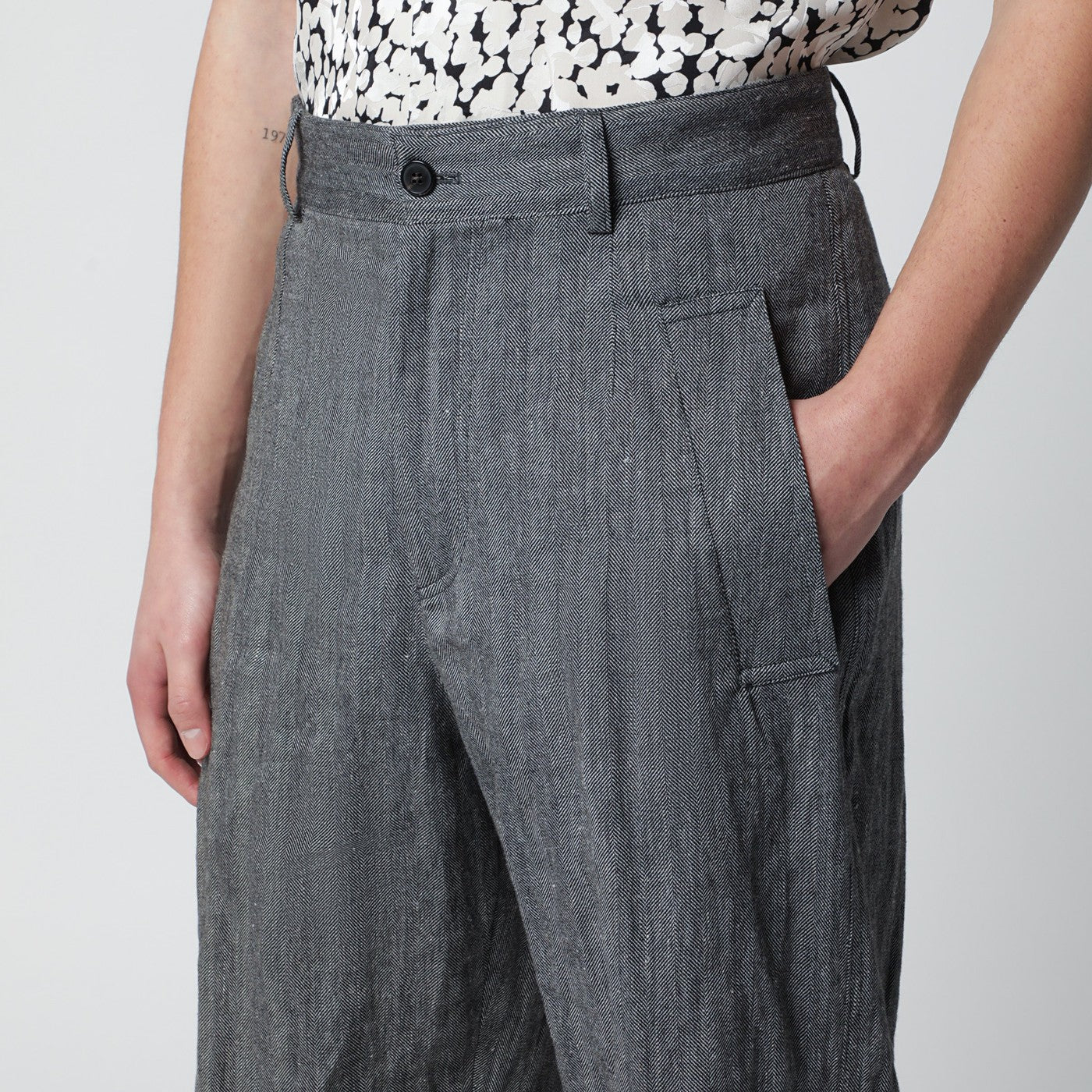 Pantalon noir à chevrons