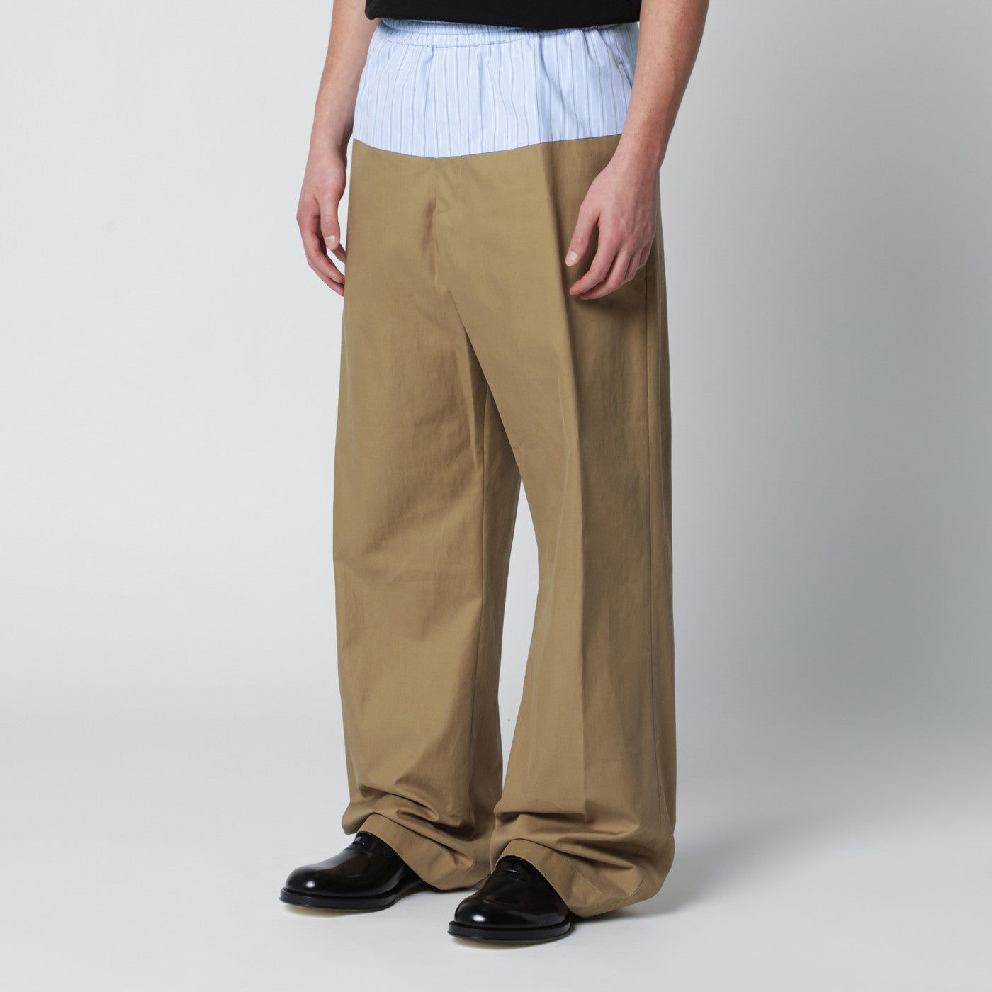 Trousers with contrasting waistband