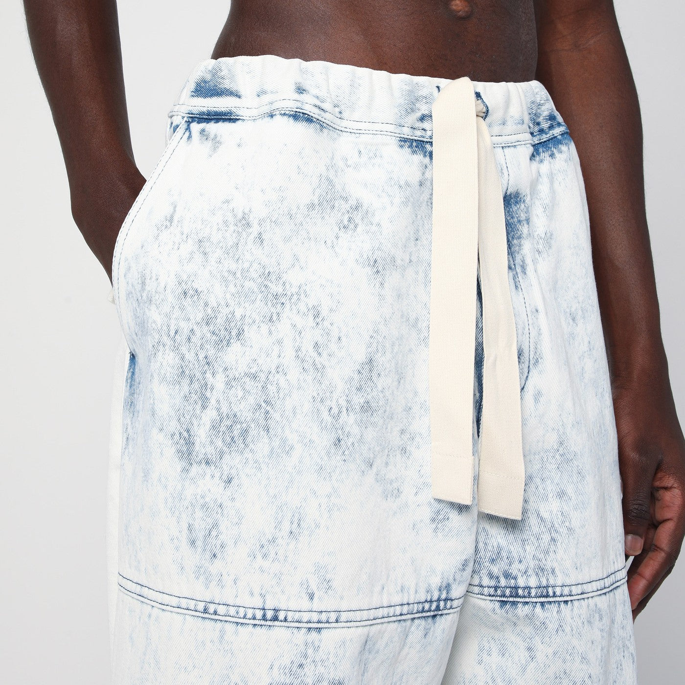 Light blue jeans with drawstring