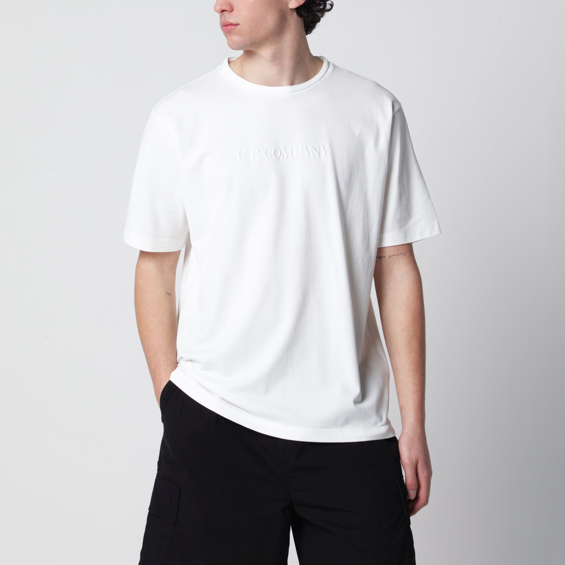 T-shirt blanc avec broderie logo