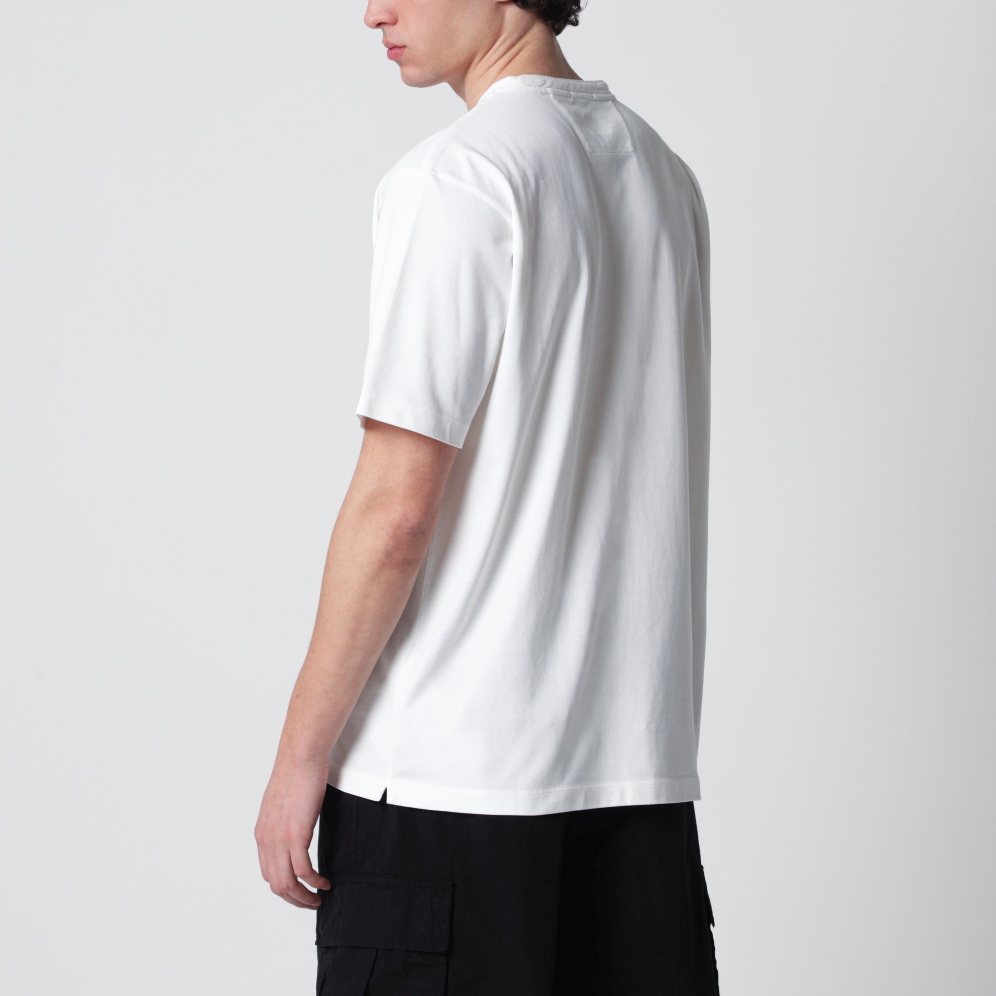 T-shirt blanc avec broderie logo