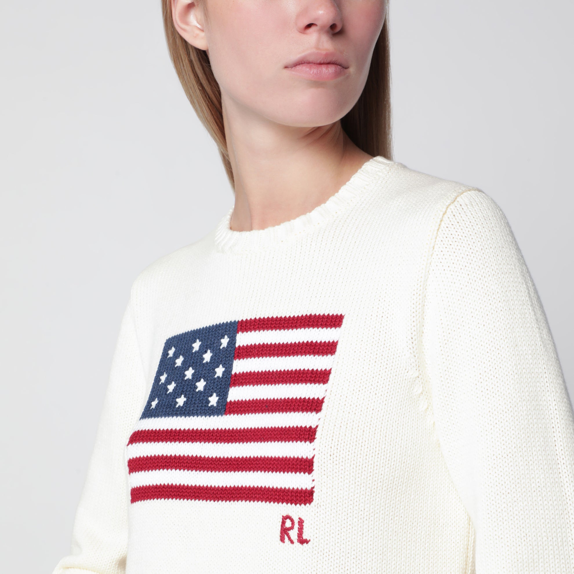 Maglione color crema con bandiera
