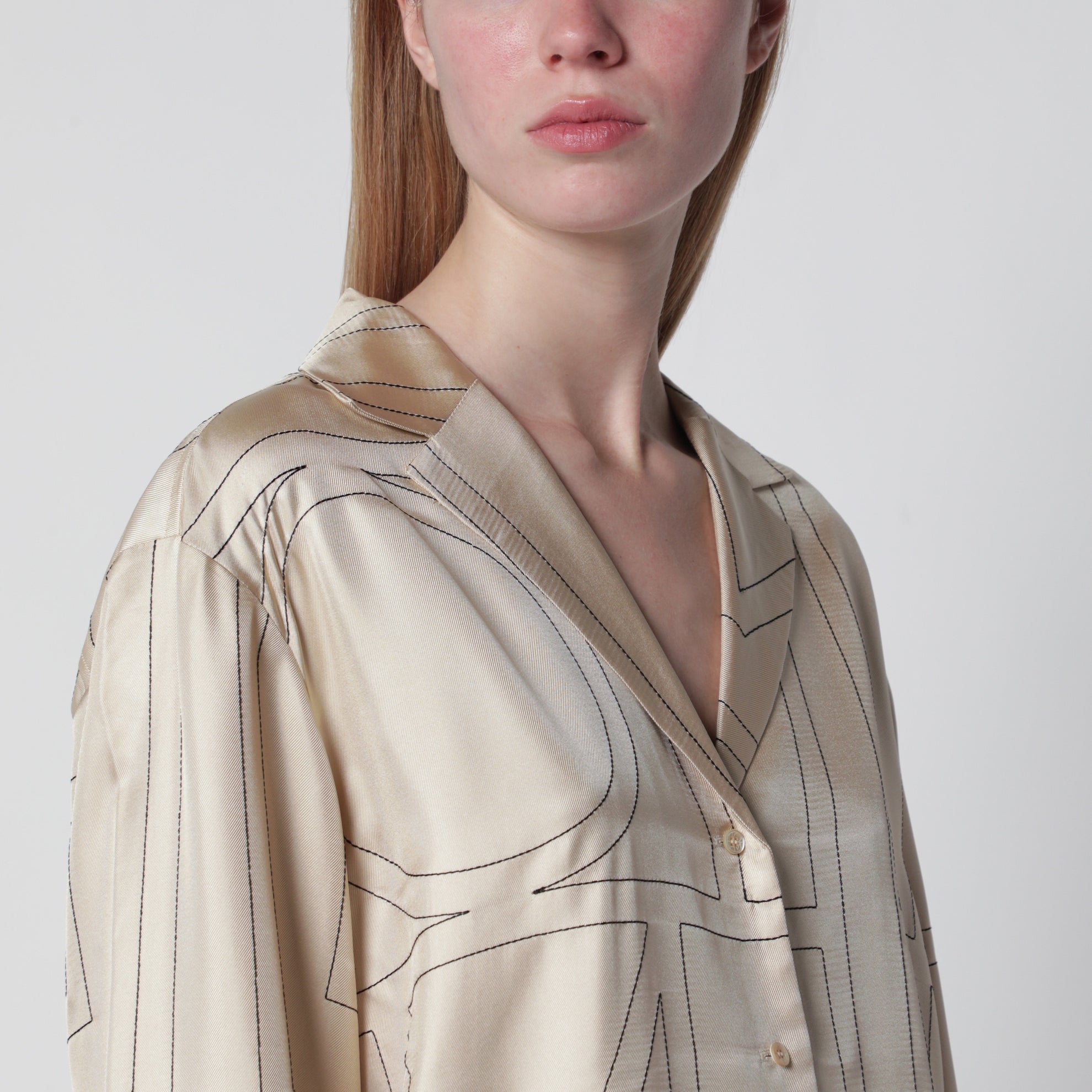 Camicia avorio in seta con monogramma