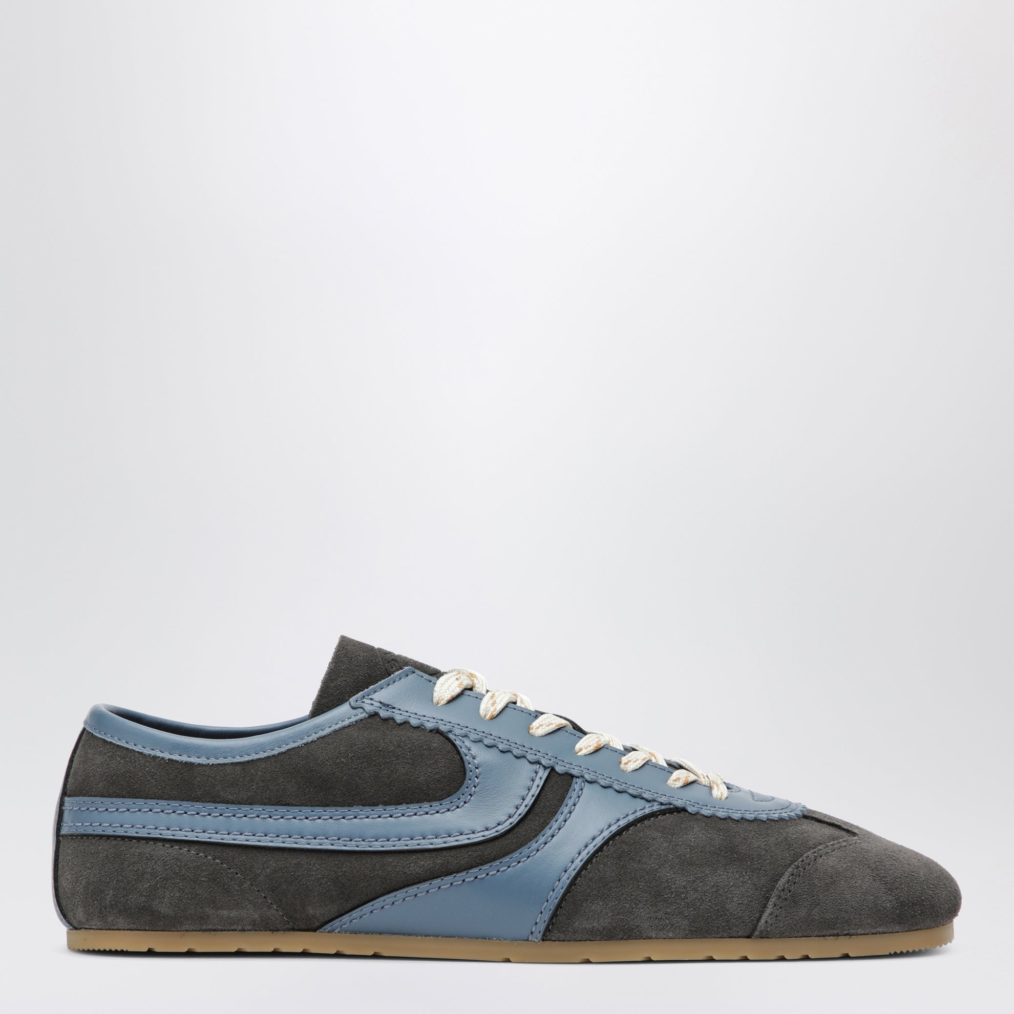 Sneakers gris acier en cuir et daim