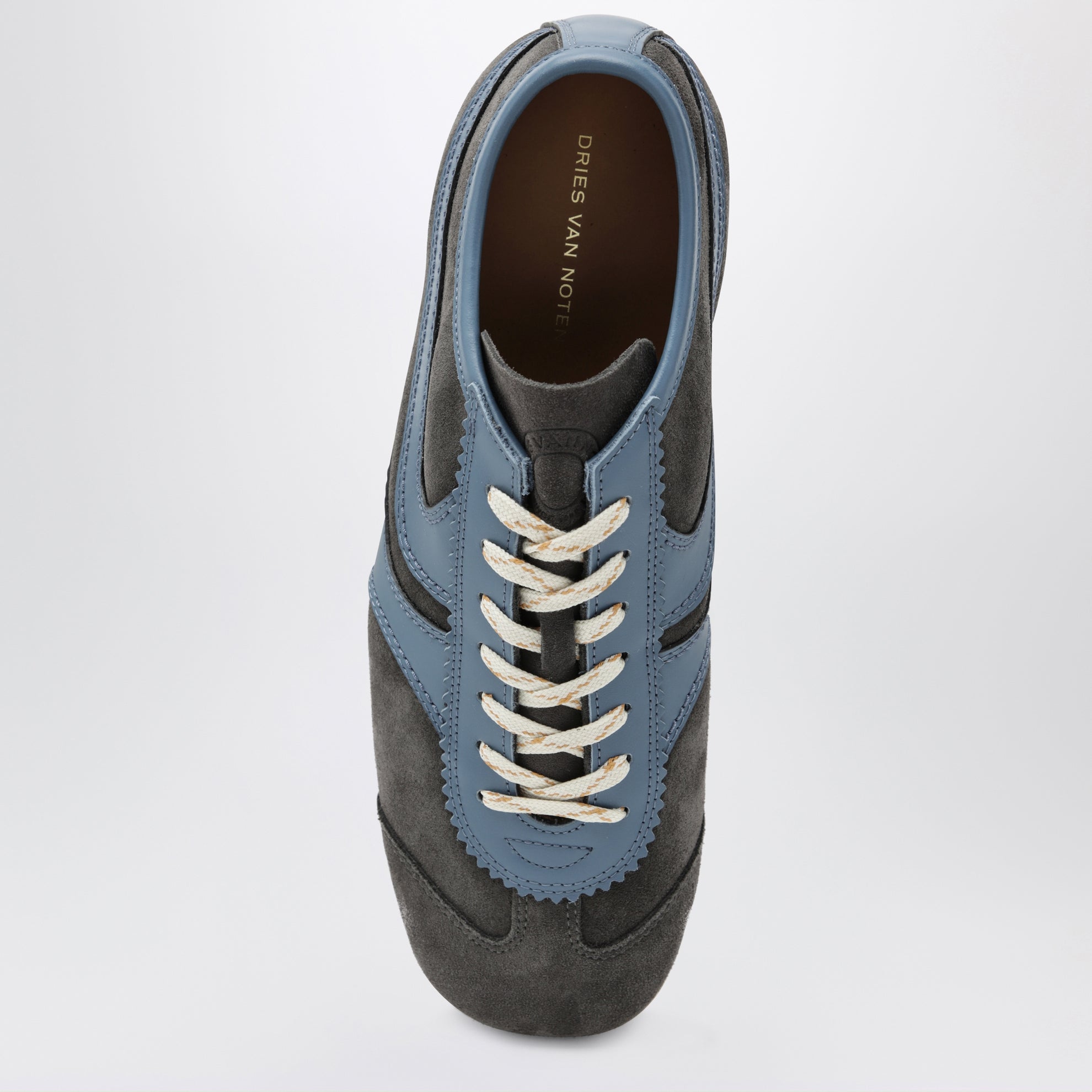 Sneakers gris acier en cuir et daim