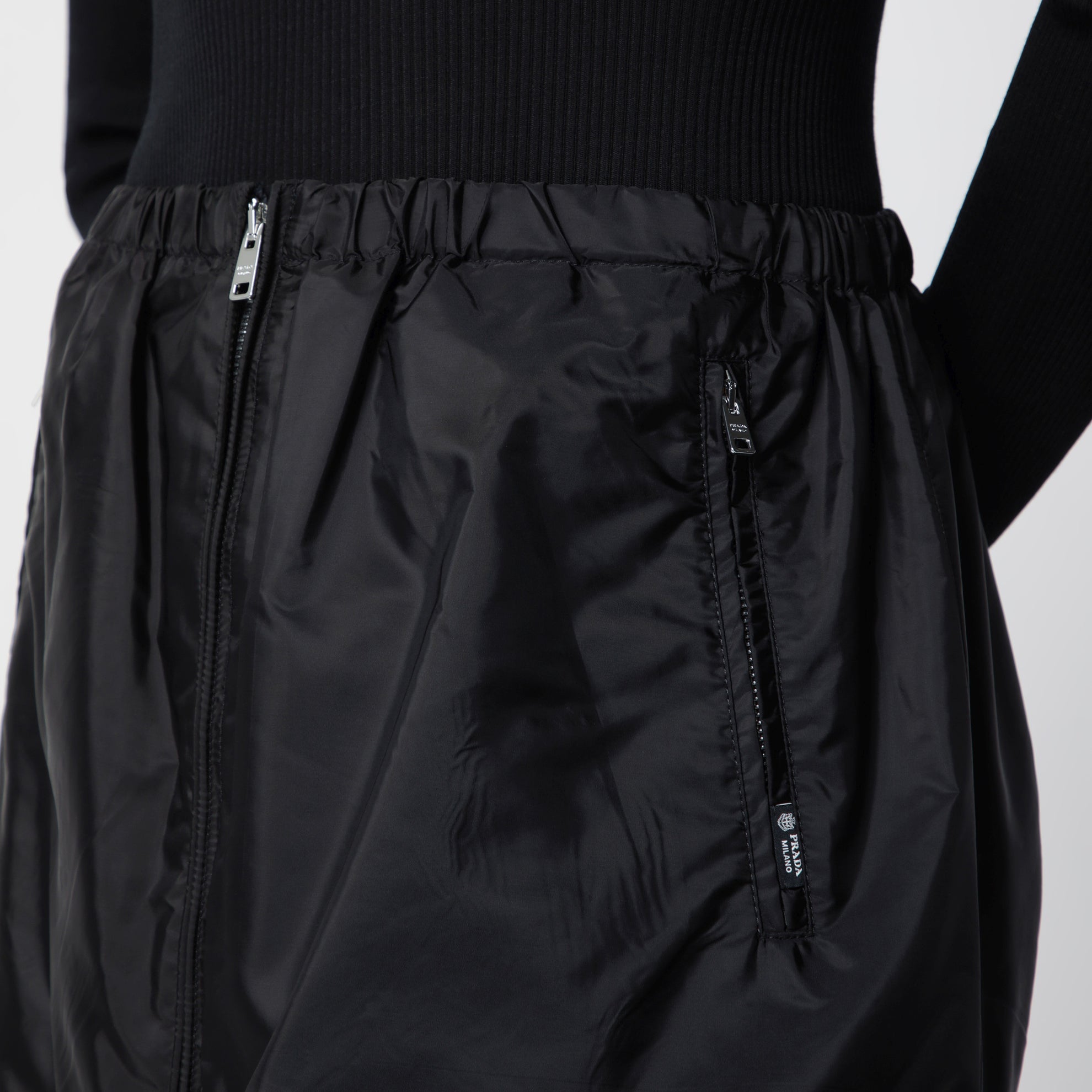 Mini gonna nera in Re-Nylon