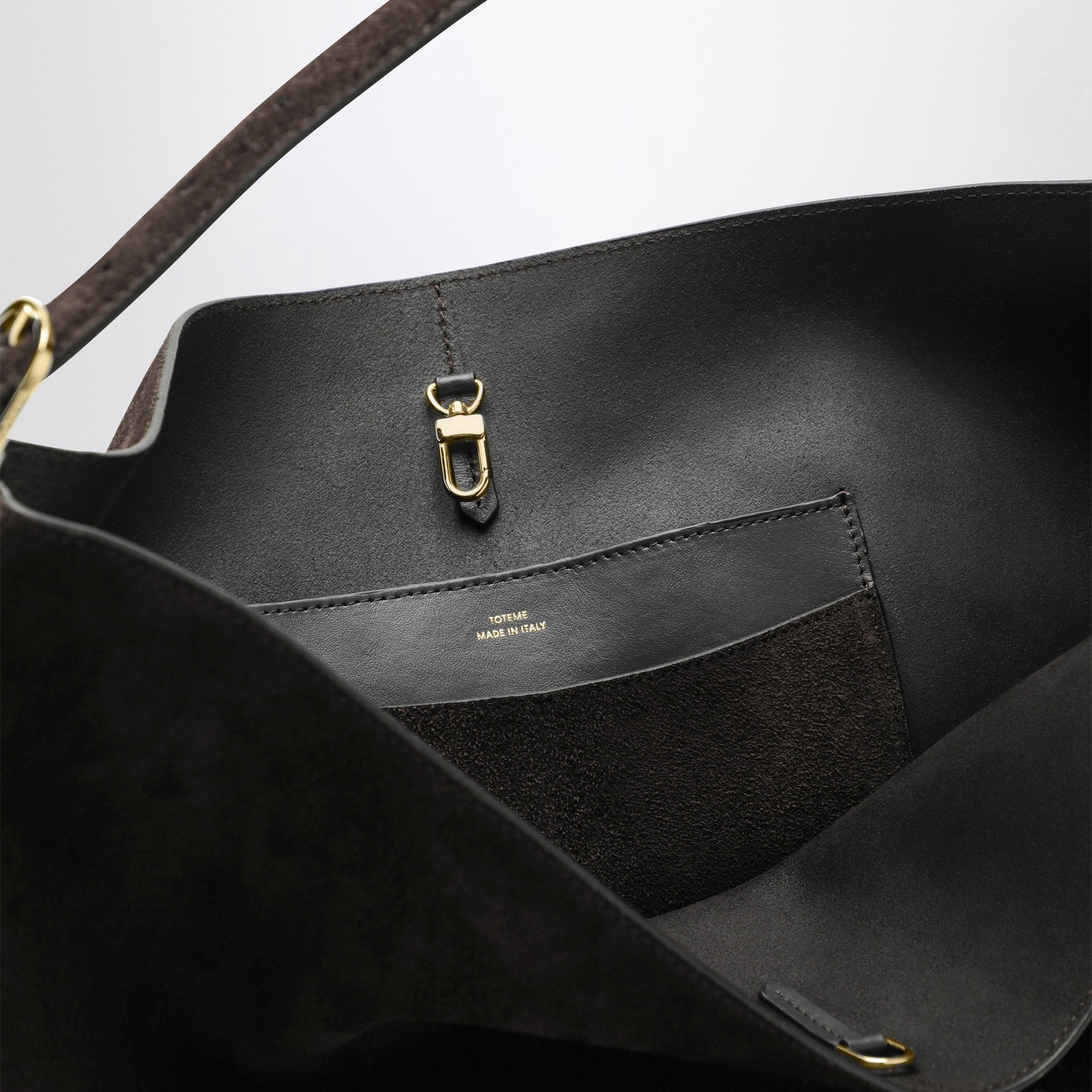 Sac fourre-tout couleur espresso en cuir suédé