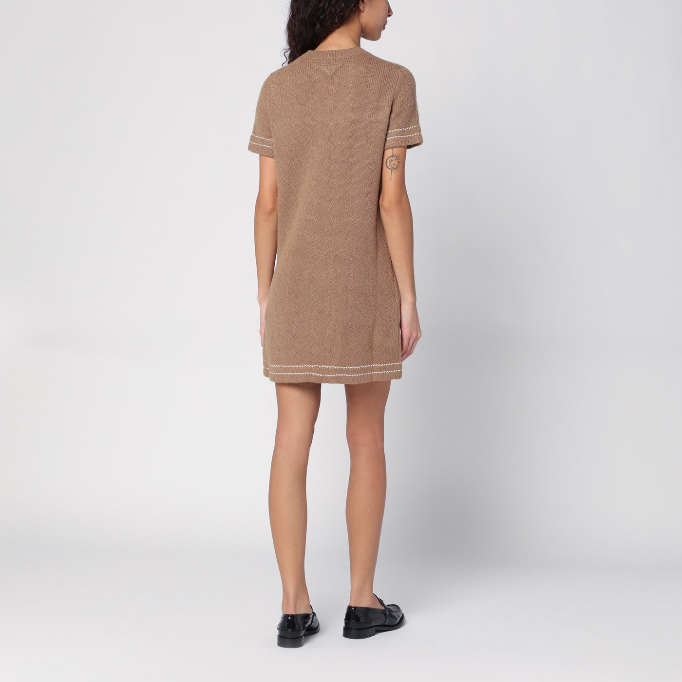 Kamelfarbenes kurzes Kleid aus Kaschmir