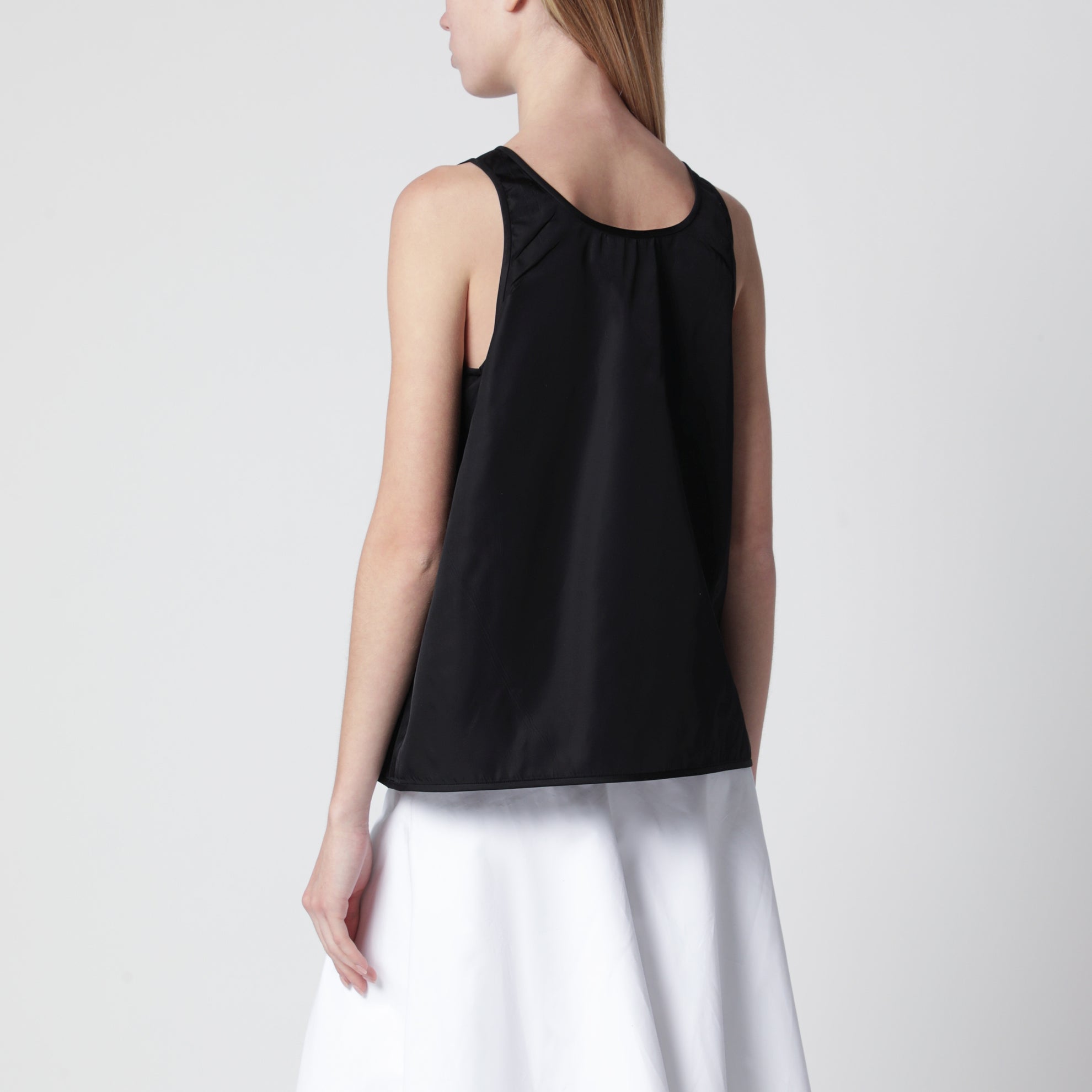 Top in Re-Nylon nero con triangolo logo