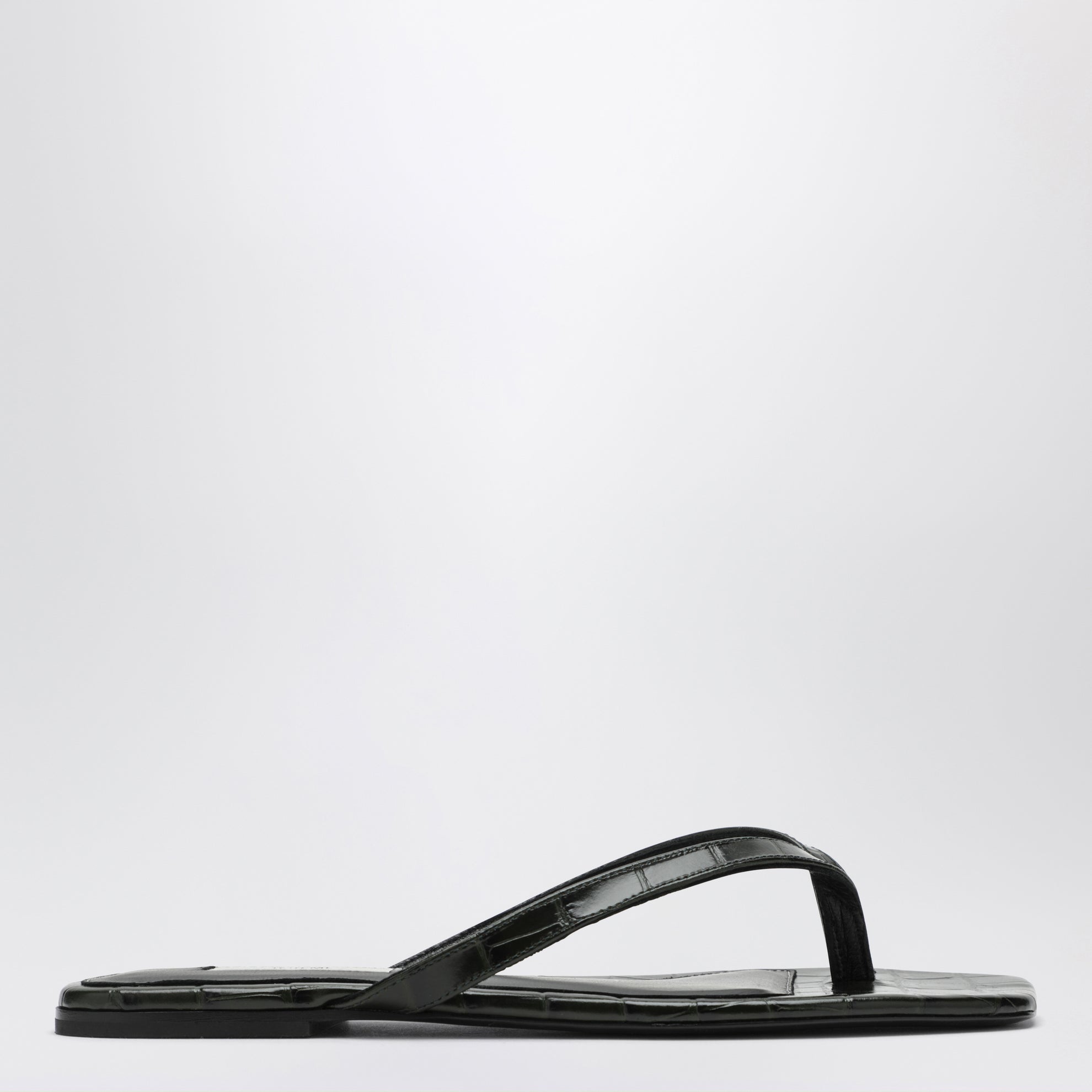 Crocodile-effect leather flip-flops in green