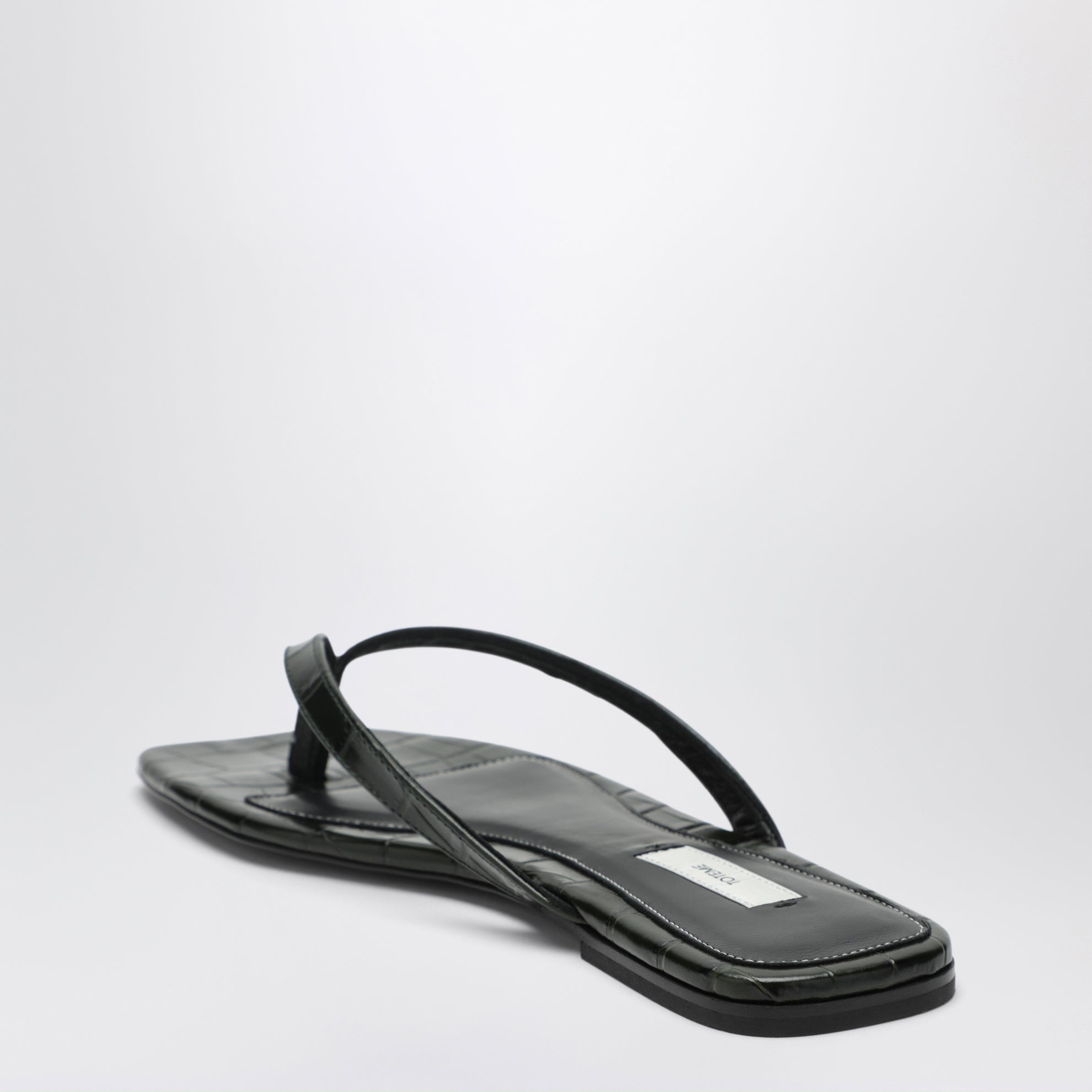 Crocodile-effect leather flip-flops in green