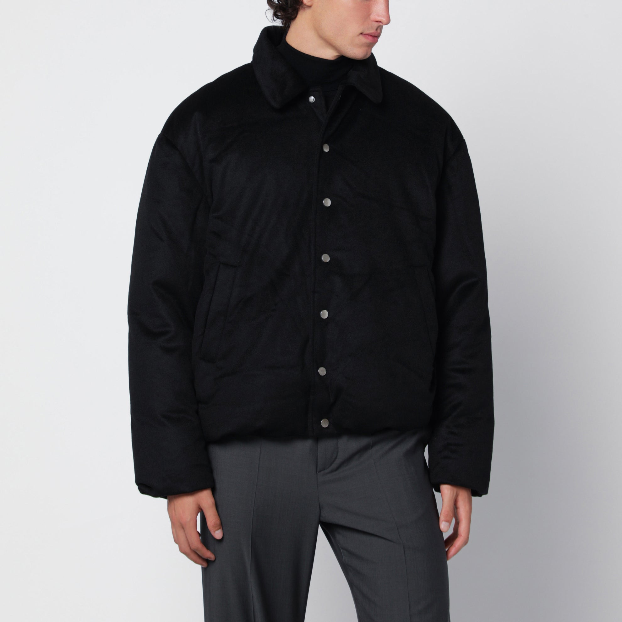 Piumino in lana e cashmere nero