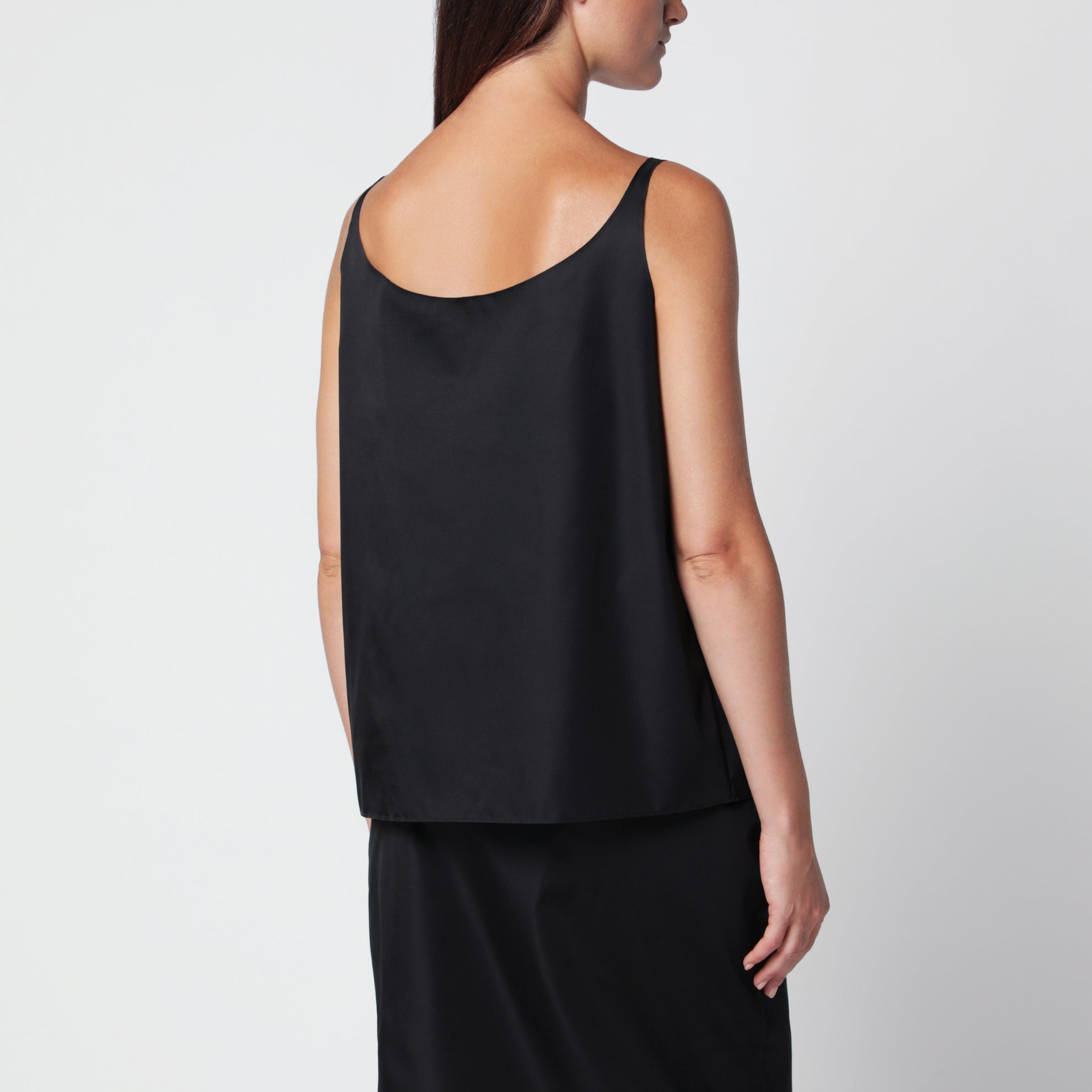 Top noir en Re-Nylon
